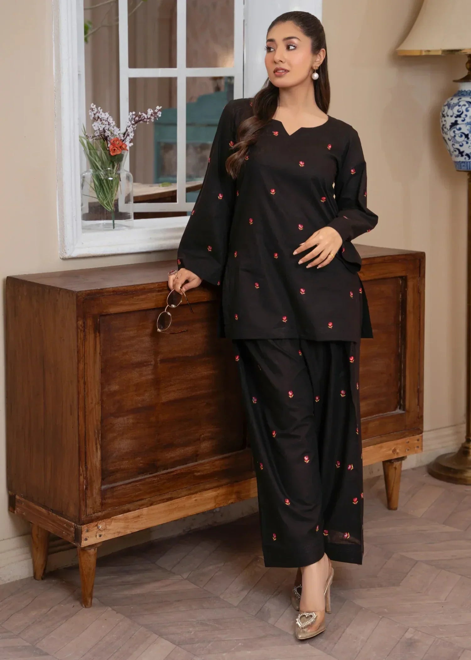 Akhrot Clothing Siyah Gulaab Women 2pcs