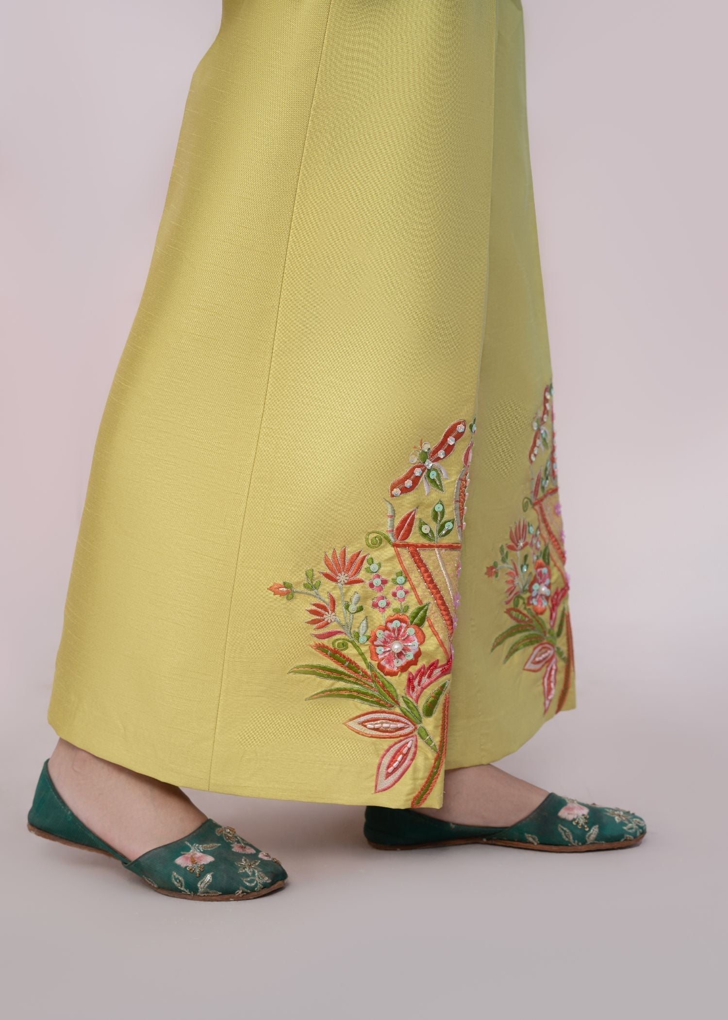 Rang-e-Meeras Bouquet Women 1pcs