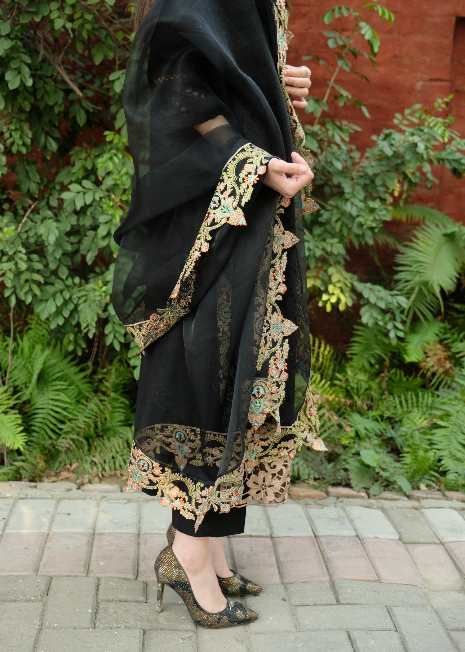 Zarsah Black Multi Embroidered Women 3pcs