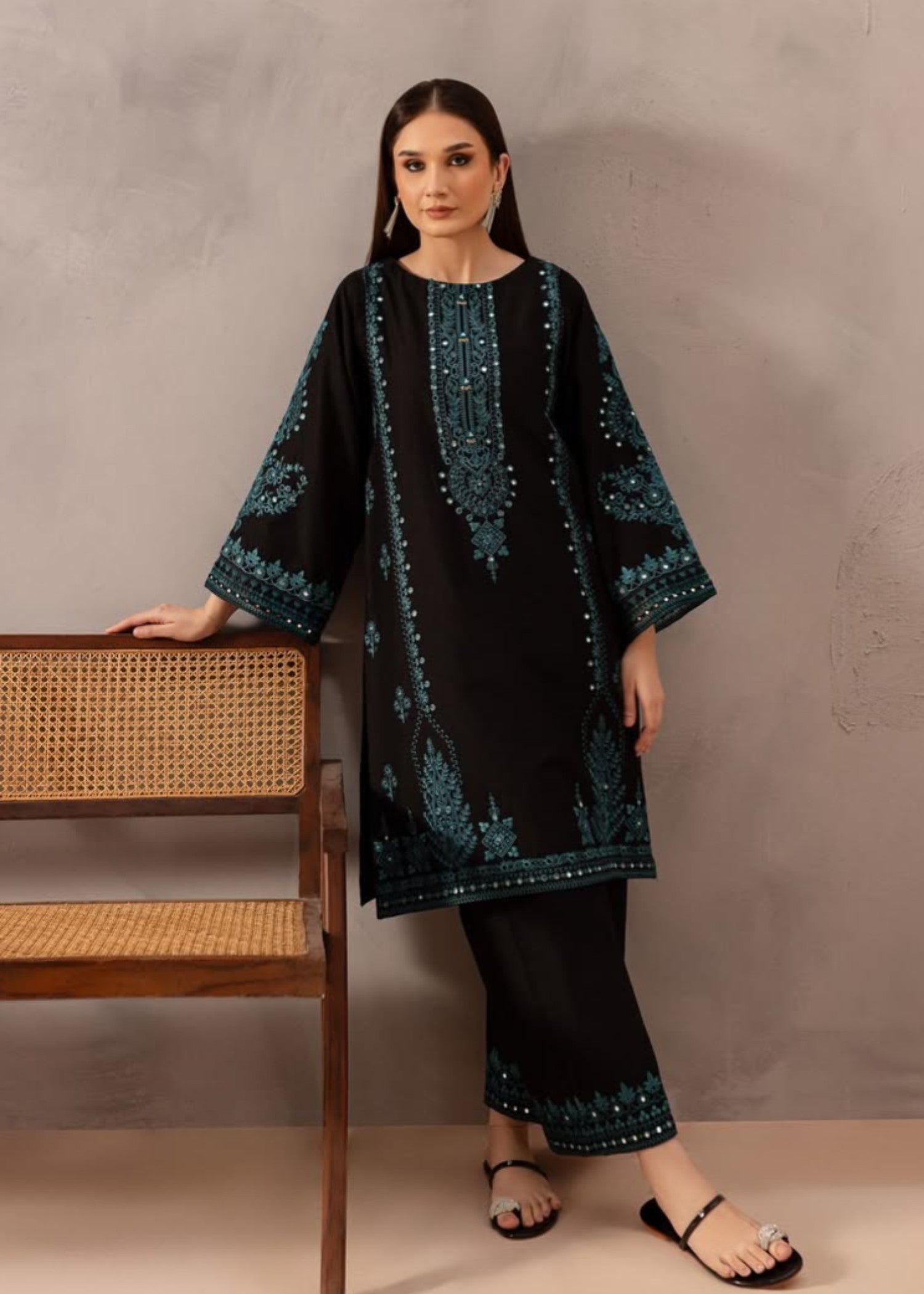 Chaudhary Arts kaira Embroidered black Women 2pcs