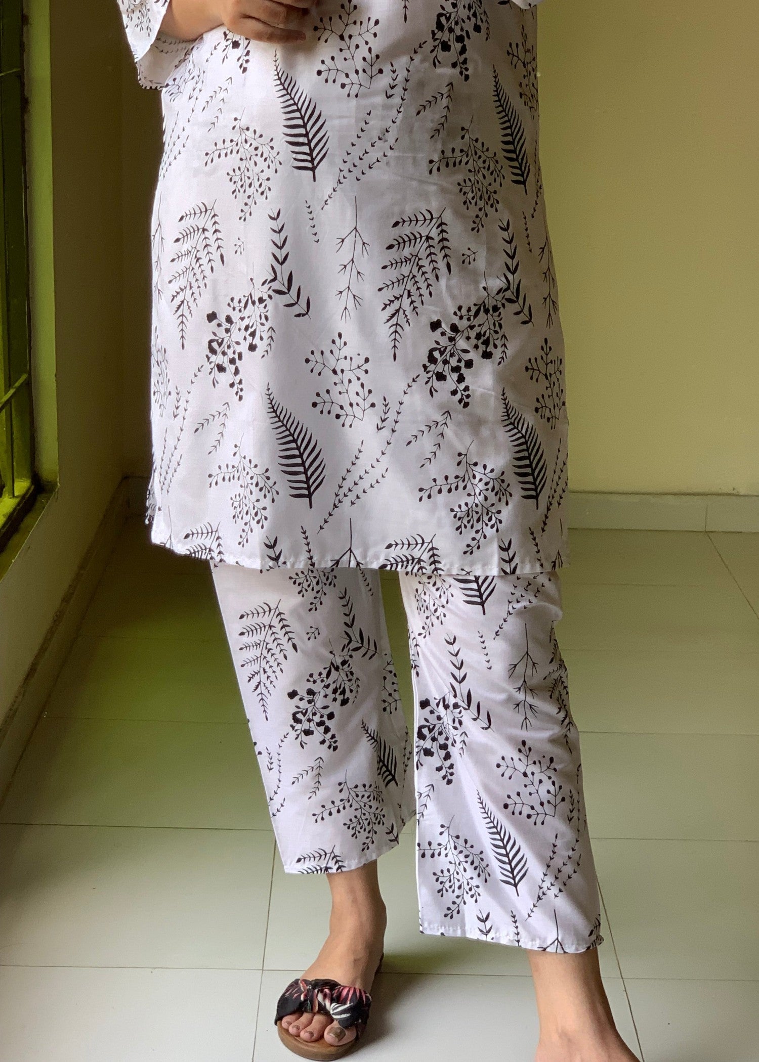 Anabya Garments Petal White Women 2pcs