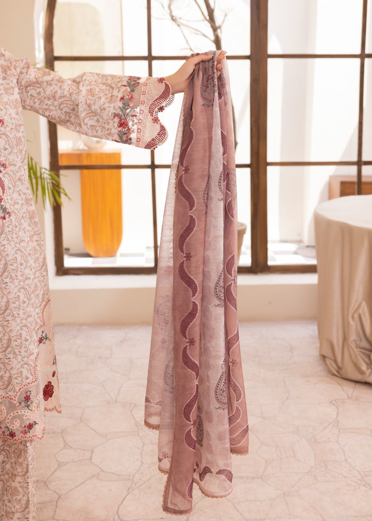 Mohagni LP 04 LAWN STITCHED I UNSTITCHED Women 3pcs