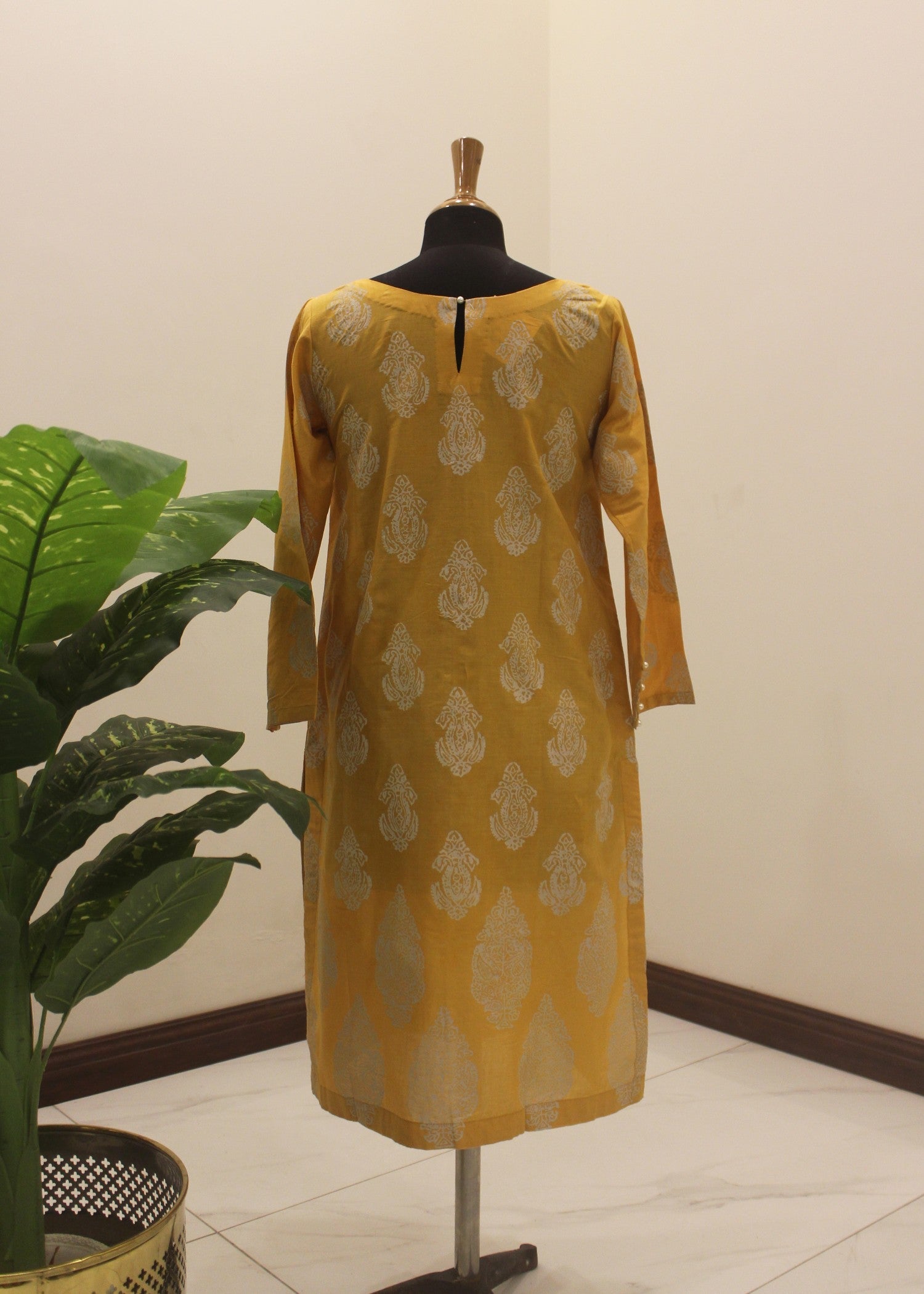 Afifa Iftikhar Ochre desire Women 1pcs