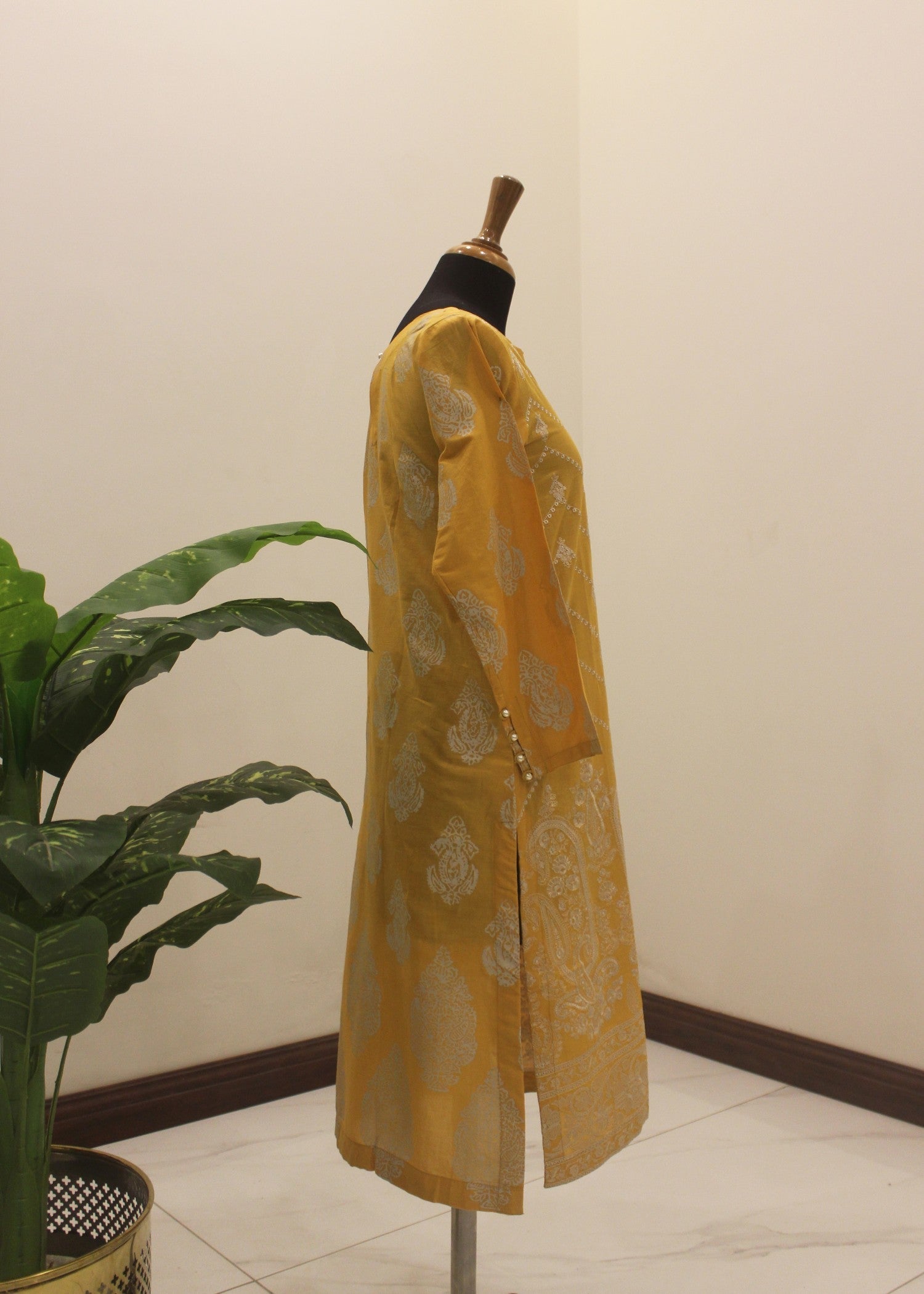Afifa Iftikhar Ochre desire Women 1pcs