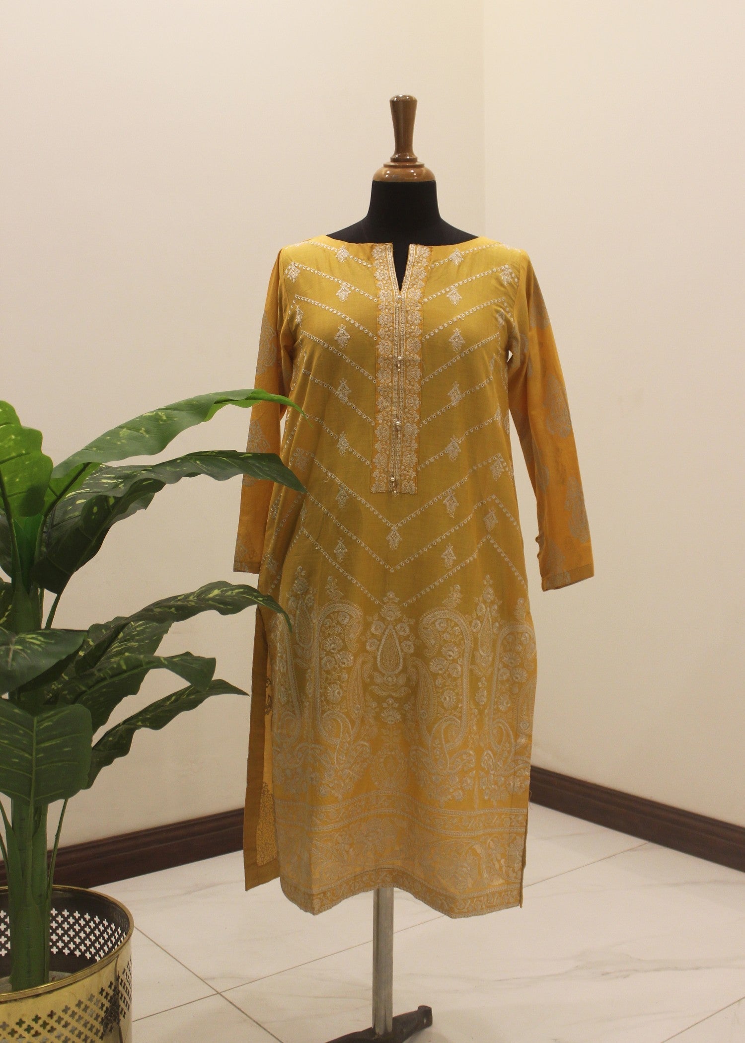 Afifa Iftikhar Ochre desire Women 1pcs