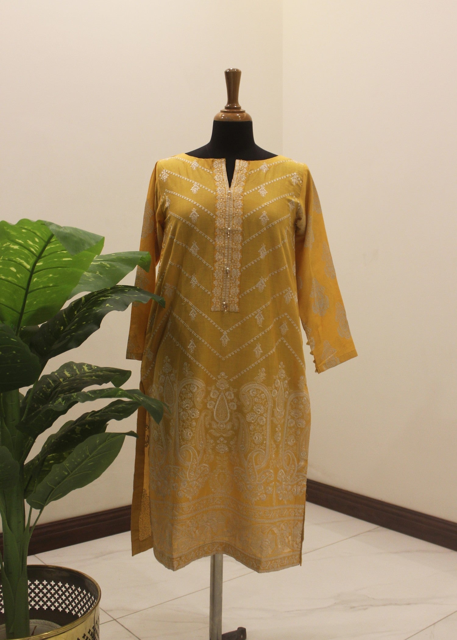 Afifa Iftikhar Ochre desire Women 1pcs