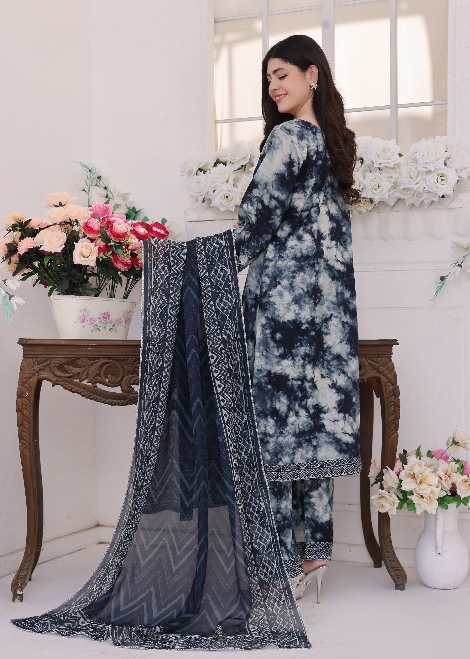 Polawn PD LAWN 25 423 | PRET LAWN COLLECTION Women 3pcs