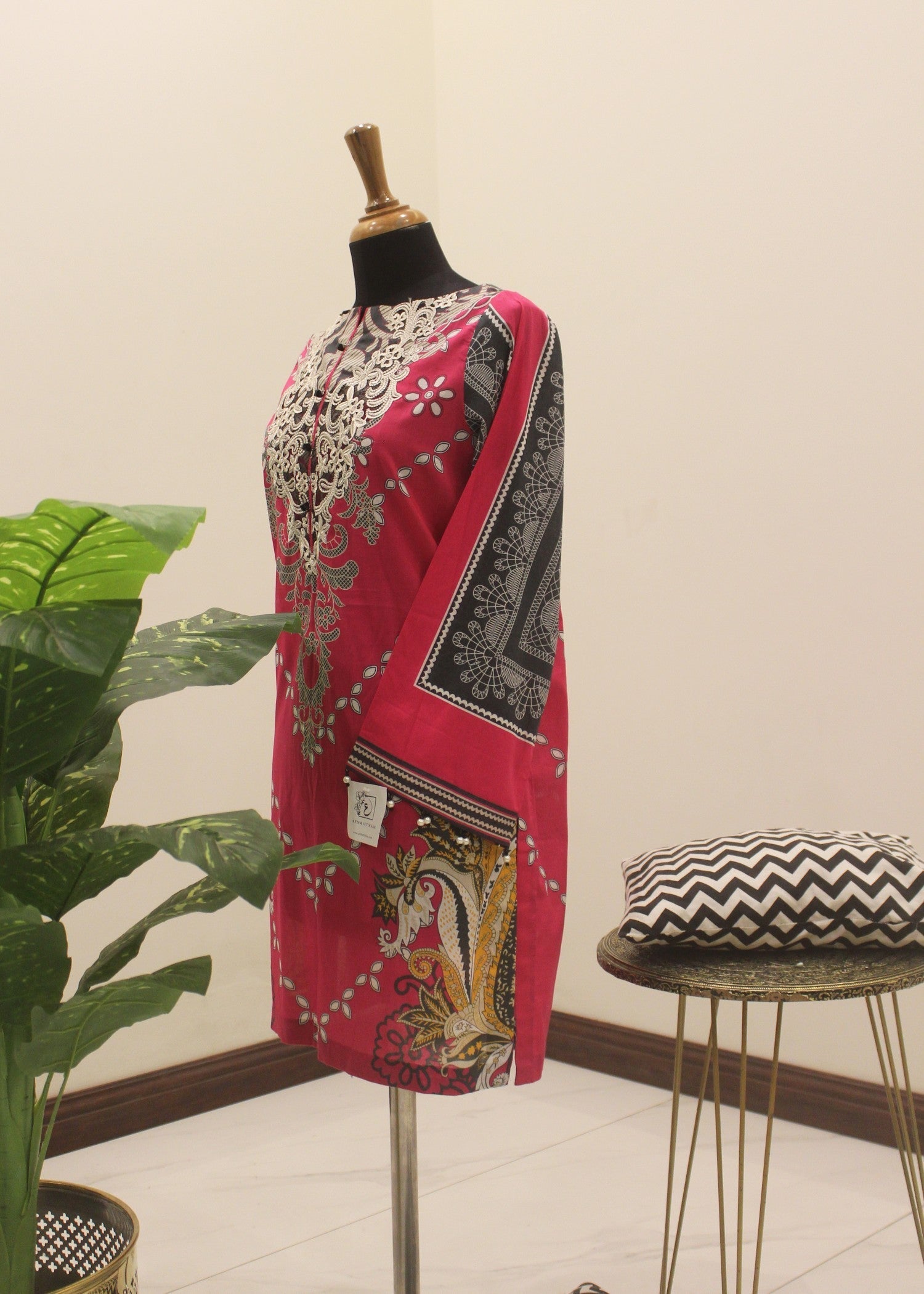 Afifa Iftikhar Pink Sensation A Women 1pcs