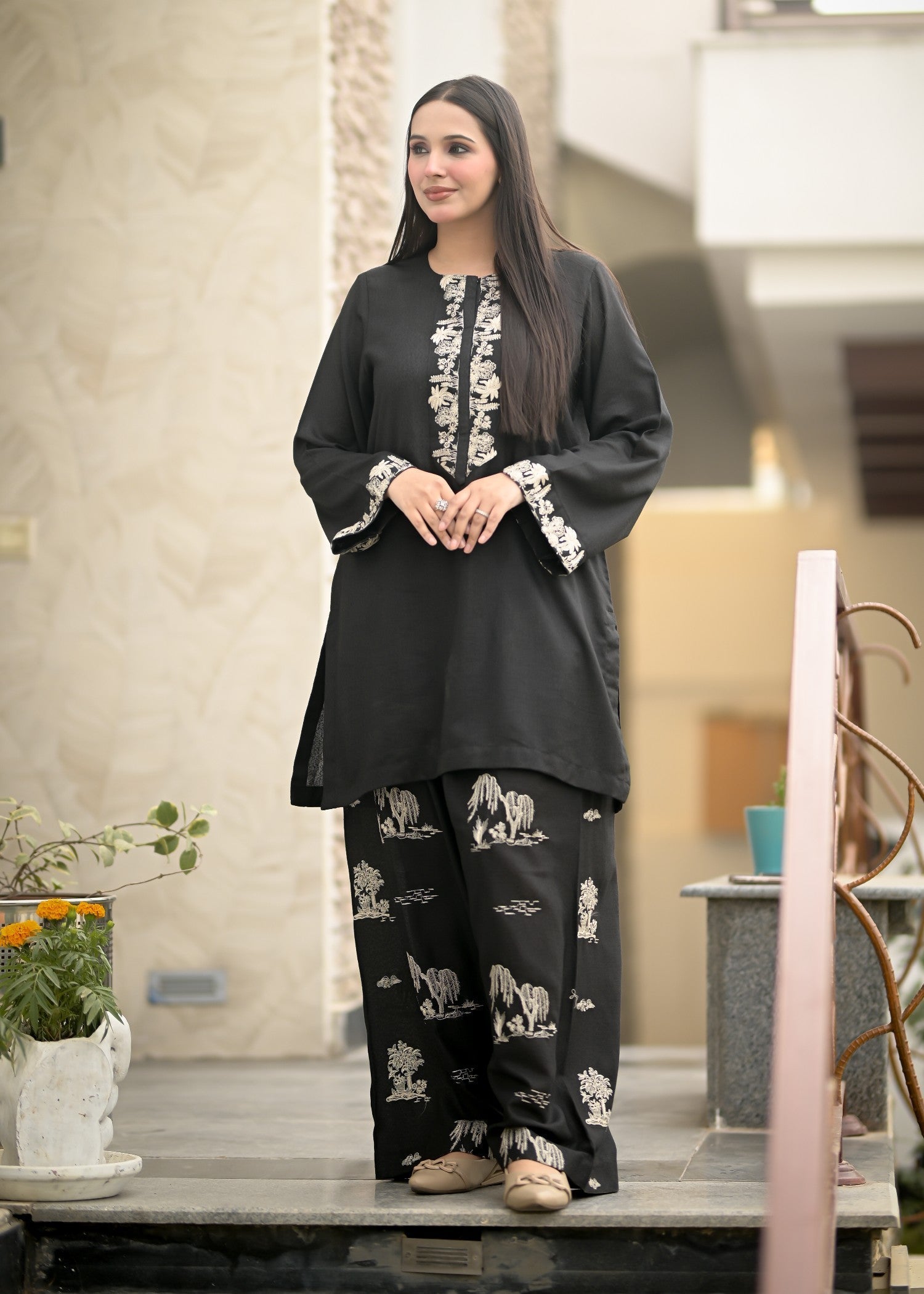 Ayesha Mubariz Noir Karandi Black Embroidered Pret (AM022) Women 2pcs