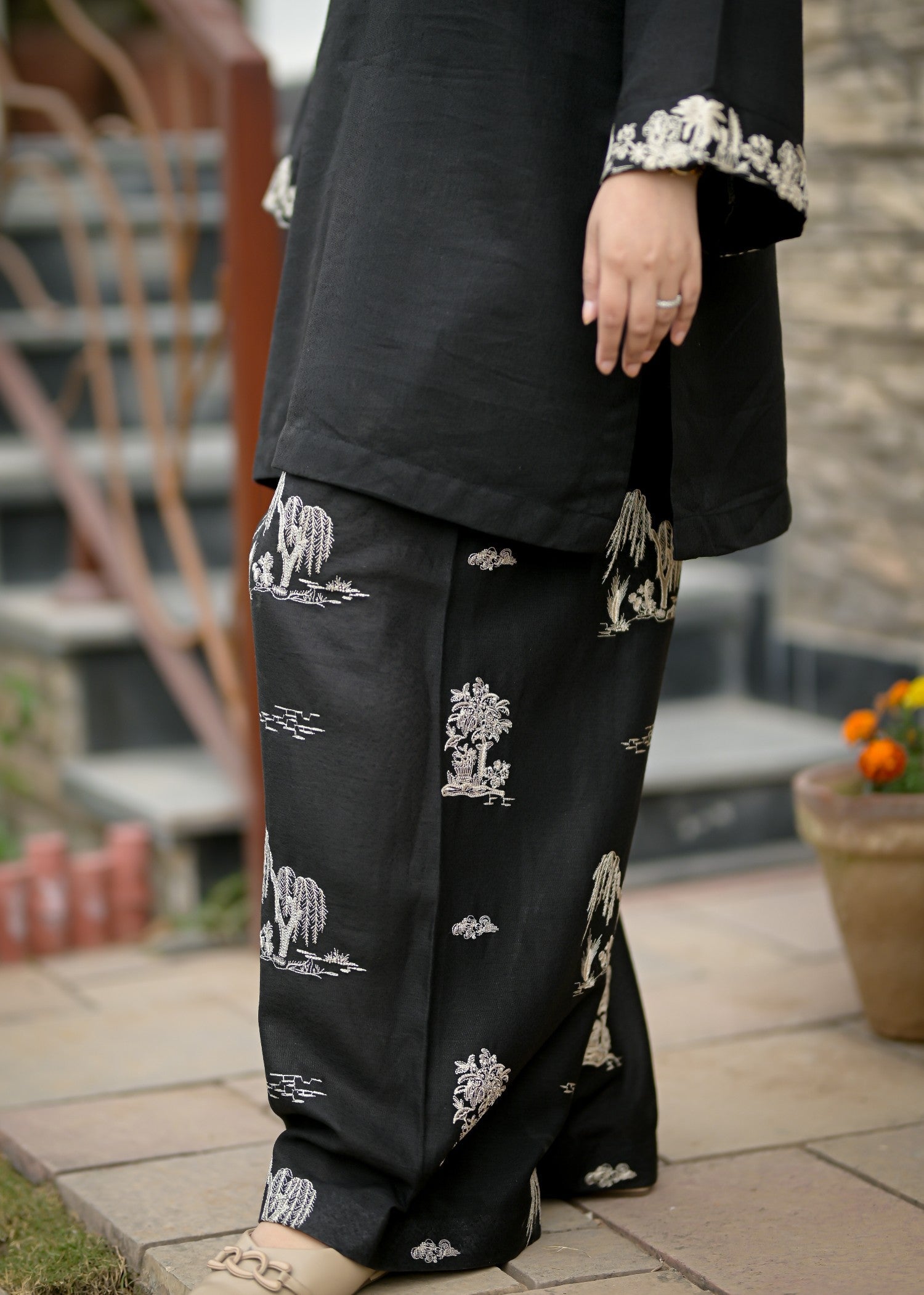 Ayesha Mubariz Noir Karandi Black Embroidered Pret (AM022) Women 2pcs