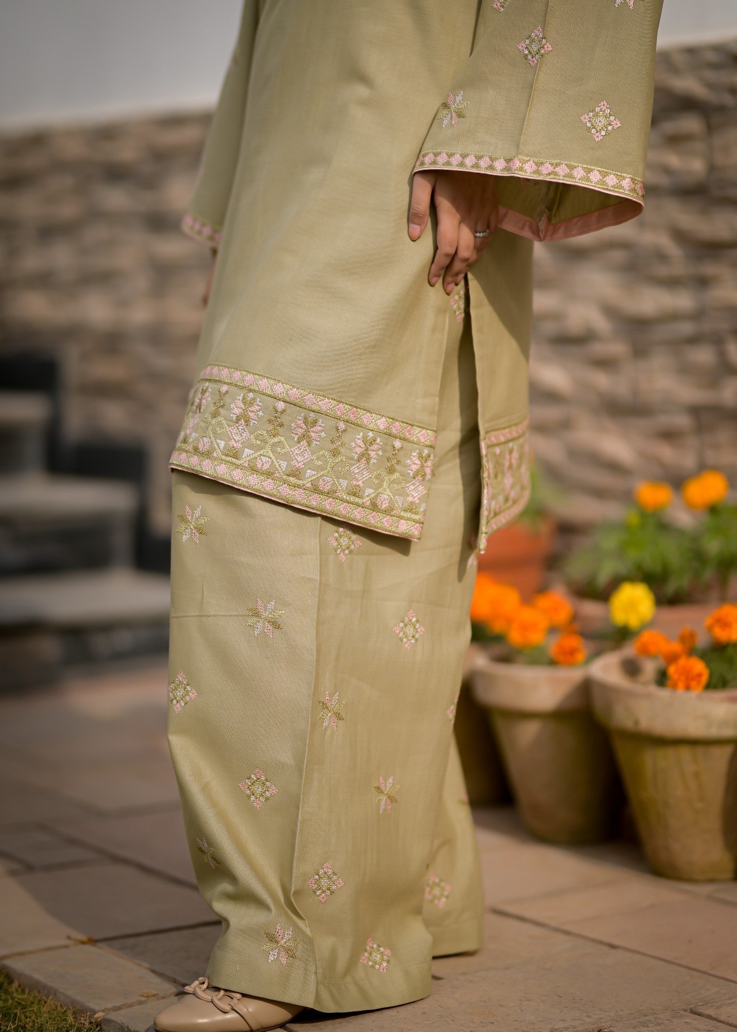 Ayesha Mubariz Zerua – Khaddar Pistachio Green Embroidered Pret (AM023) Women 2pcs