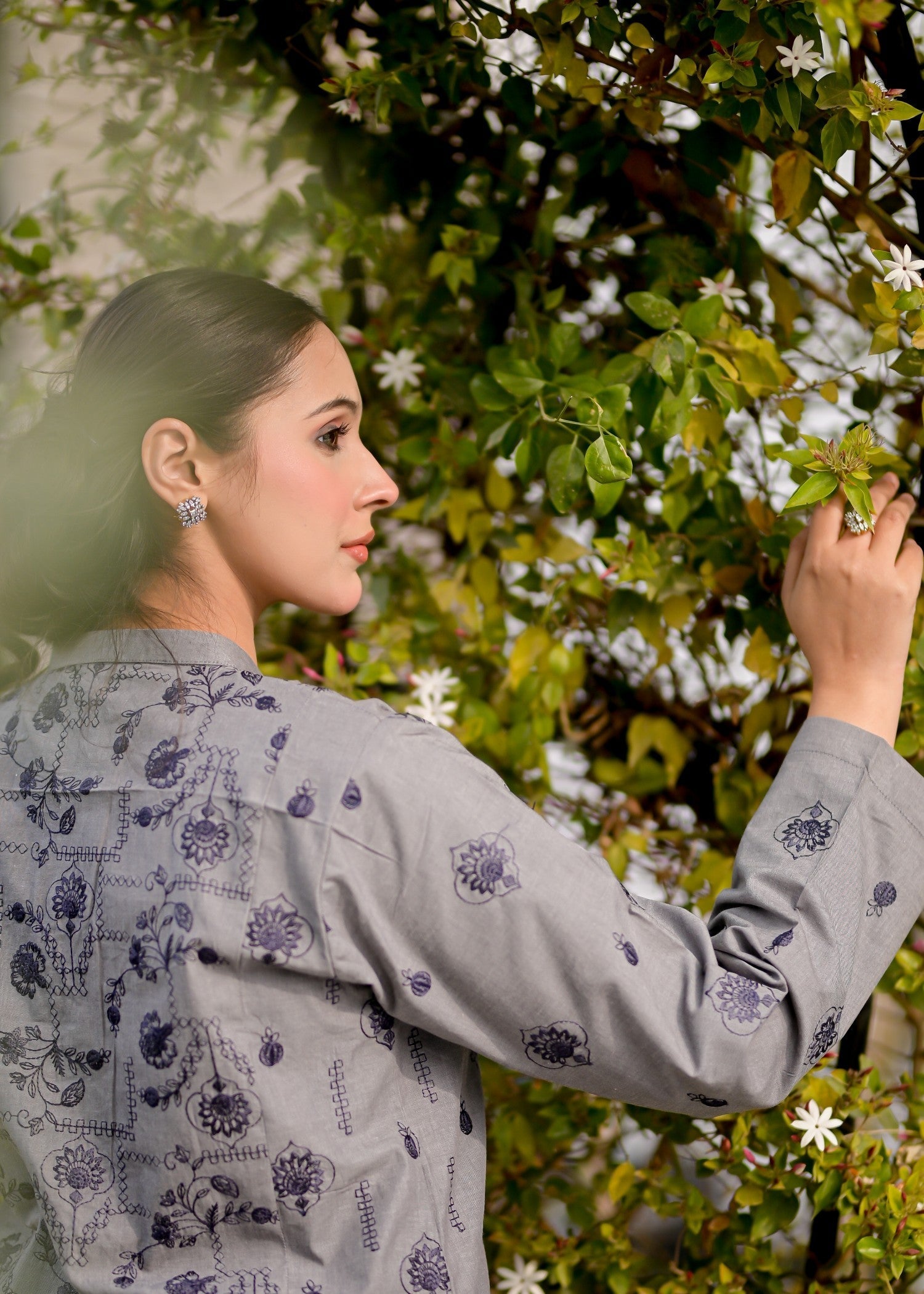 Ayesha Mubariz Grisa Khaddar Grey Embroidered Pret (AM026) Women 2pcs