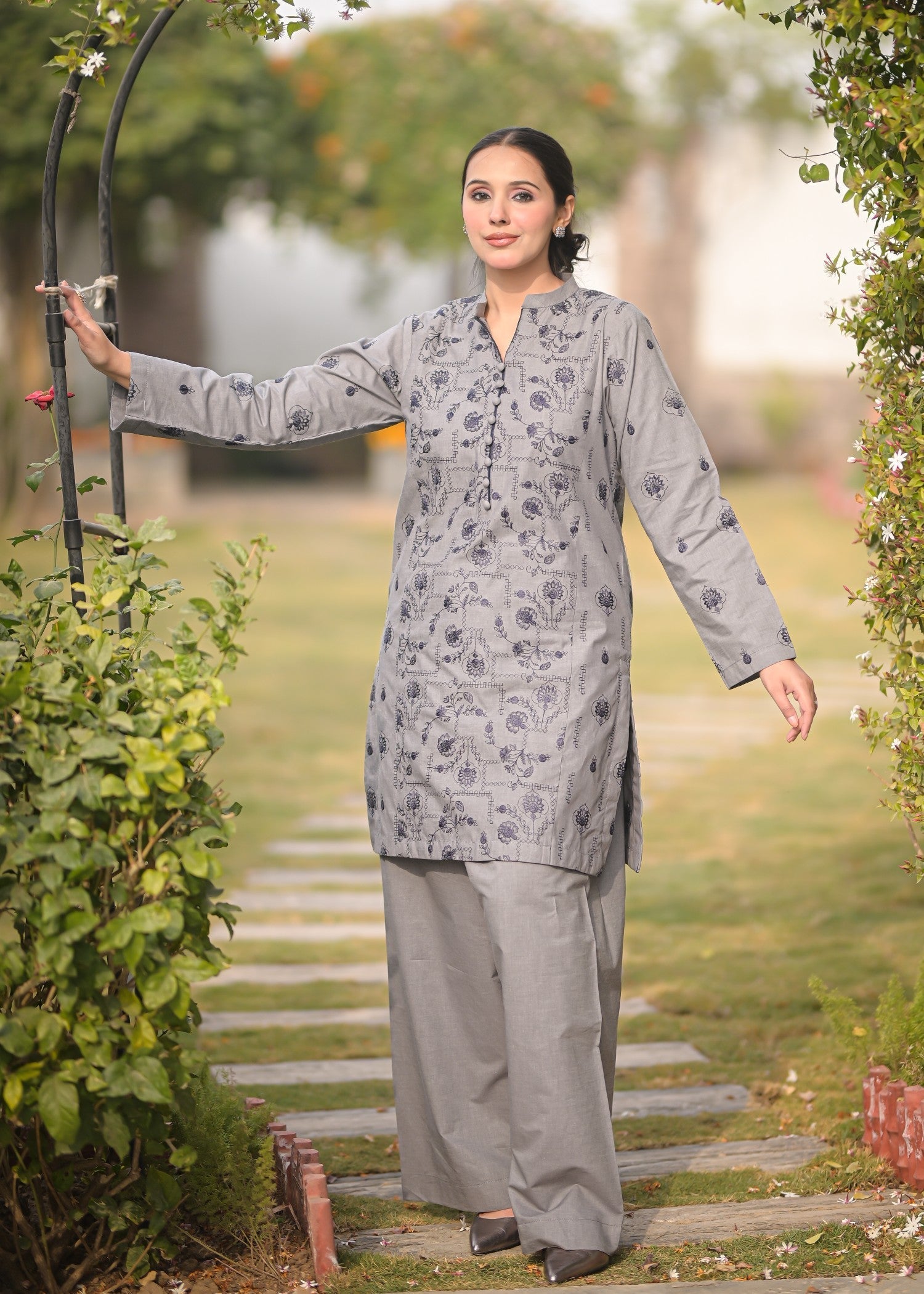 Ayesha Mubariz Grisa Khaddar Grey Embroidered Pret (AM026) Women 2pcs