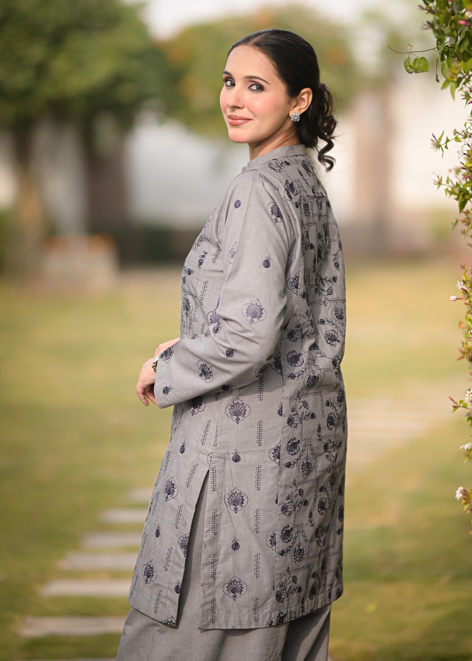 Ayesha Mubariz Grisa Khaddar Grey Embroidered Pret (AM026) Women 2pcs