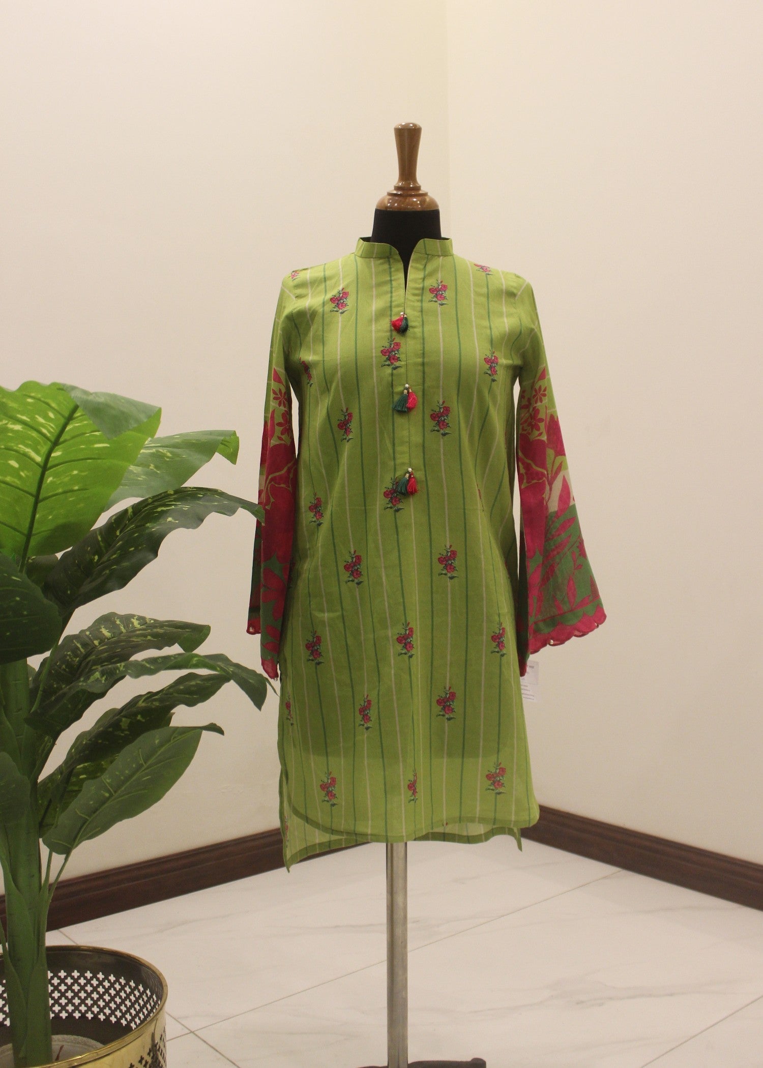 Afifa Iftikhar Turbo Green Women 2pcs