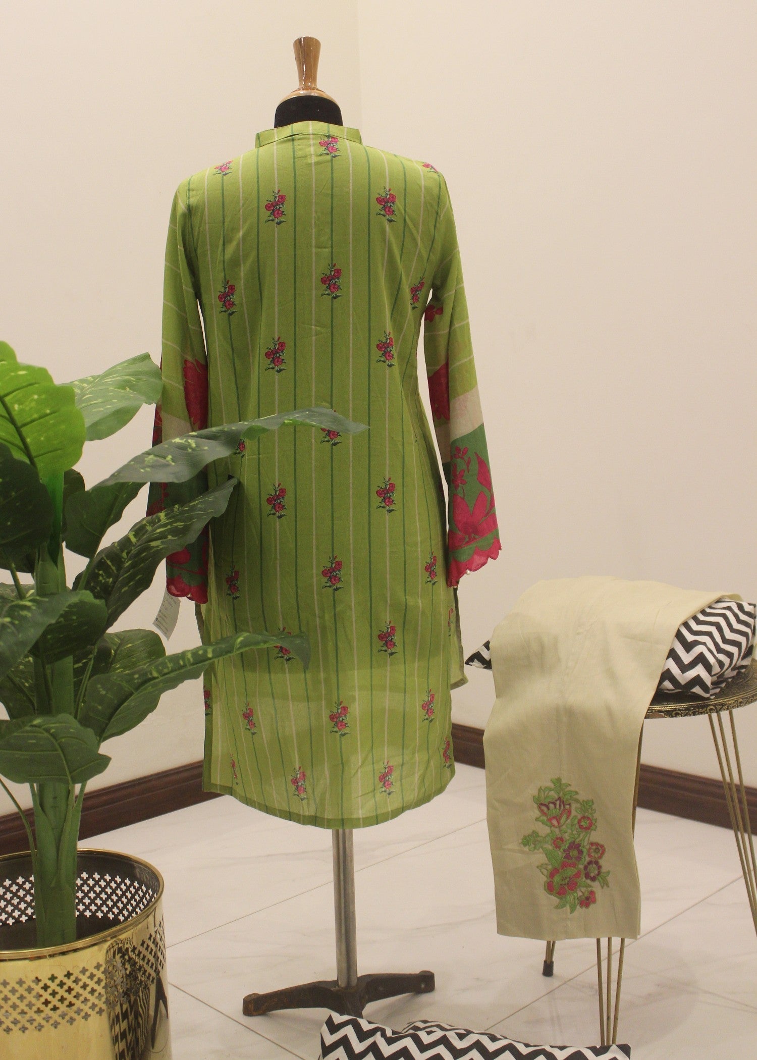 Afifa Iftikhar Turbo Green Women 2pcs