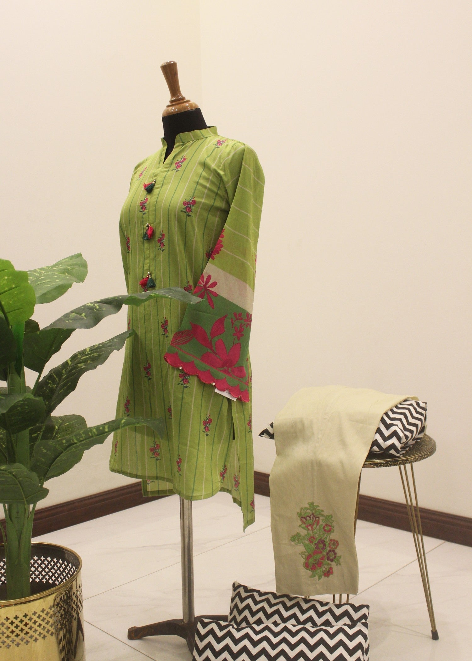 Afifa Iftikhar Turbo Green Women 2pcs