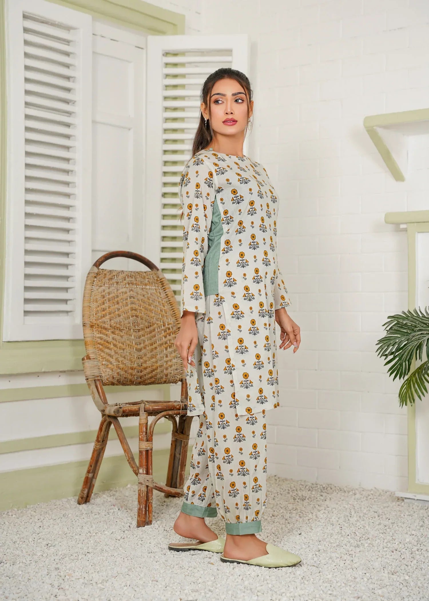 Qurb Twinkle Daisy Women 2pcs