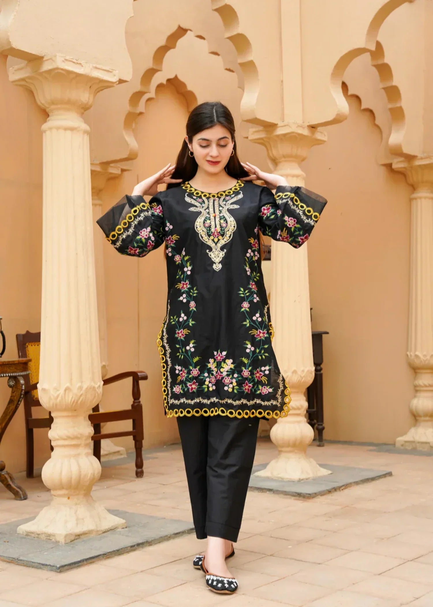 Zamnah Black Floral Embroidered Cotton Kurta Set Women 2pcs
