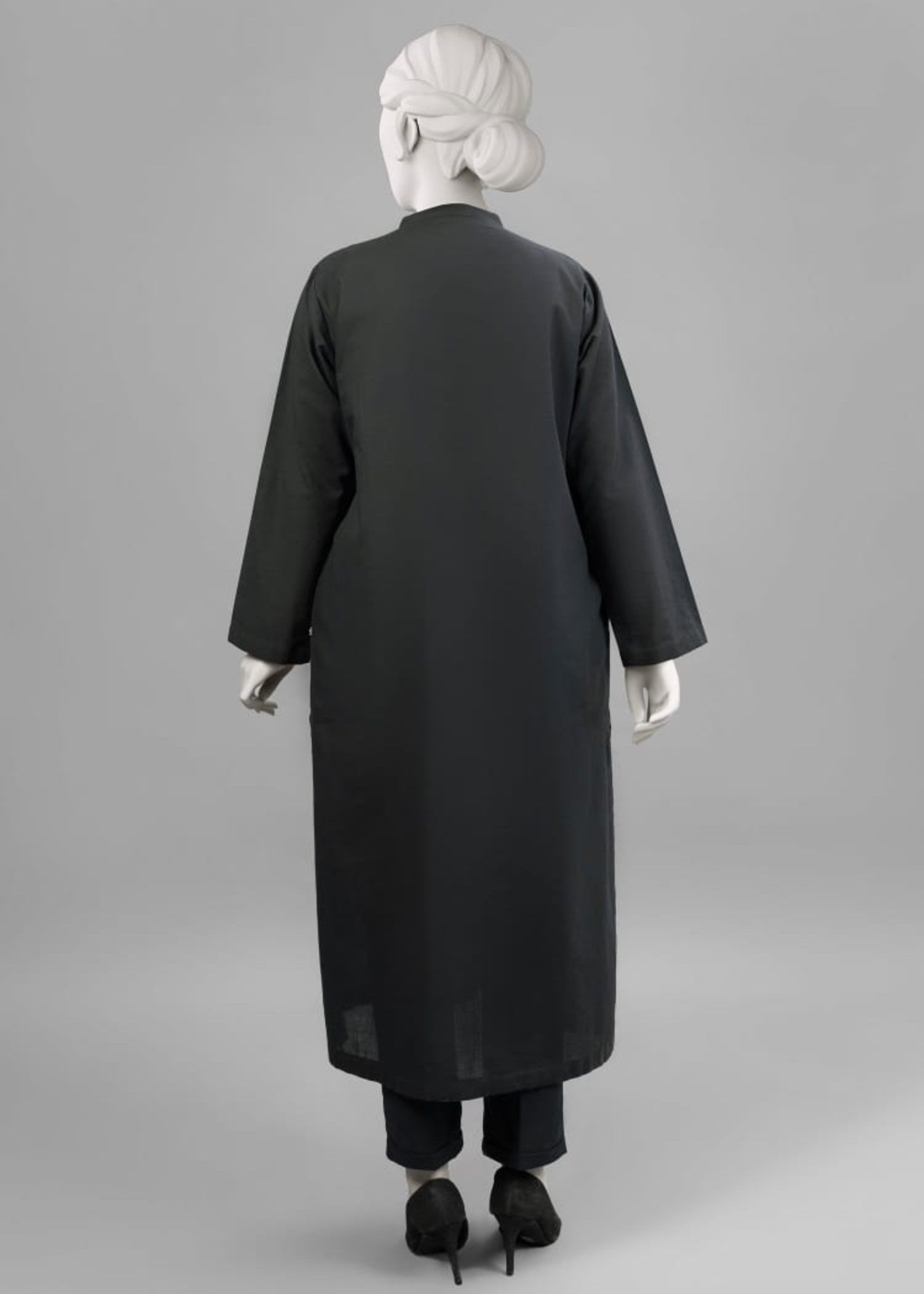 Hamna Kalim sadat cross black tow piece Women 2pcs