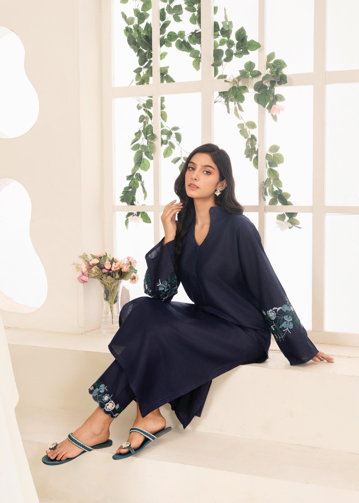 Stylish Collection ZUMAR EMBROIDERED Women 2pcs