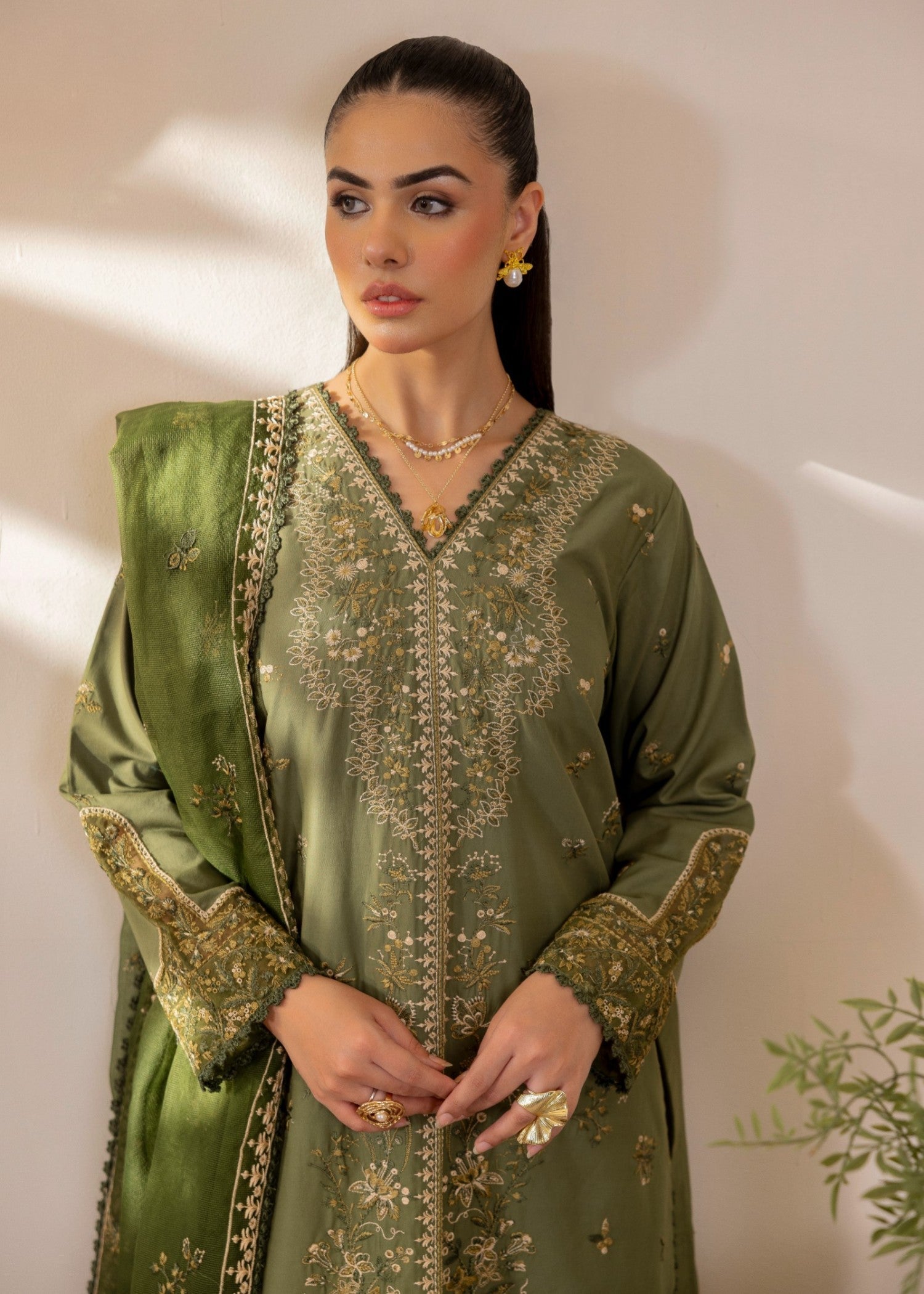 Mohagni ZA 02 LAWN STITCHED Women 3pcs