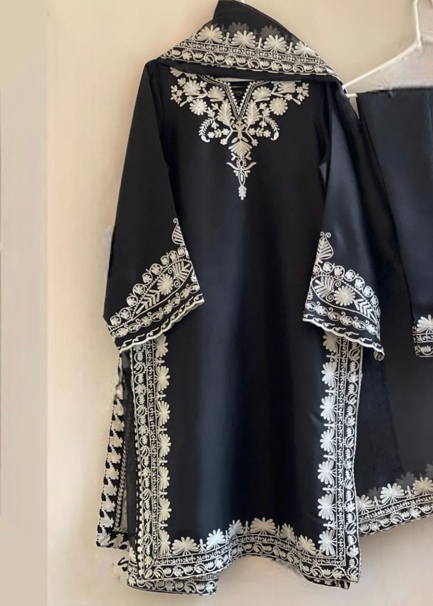 Ayesha B black and white emb Women 3pcs