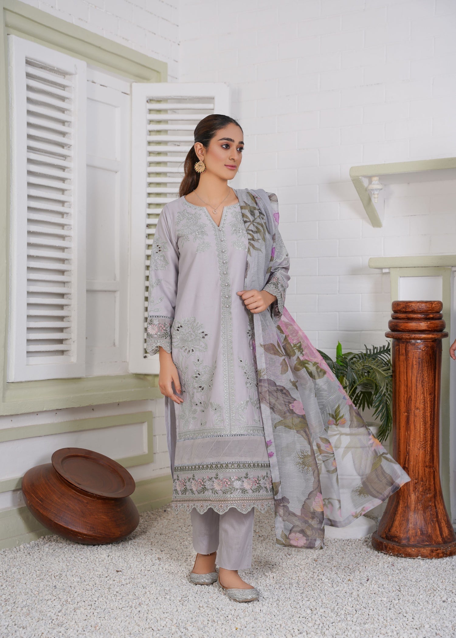 Thread & Weave By Zeplar Ready to Wear Luxury lawn Embroidered – RTWL24205 Women 3pcs