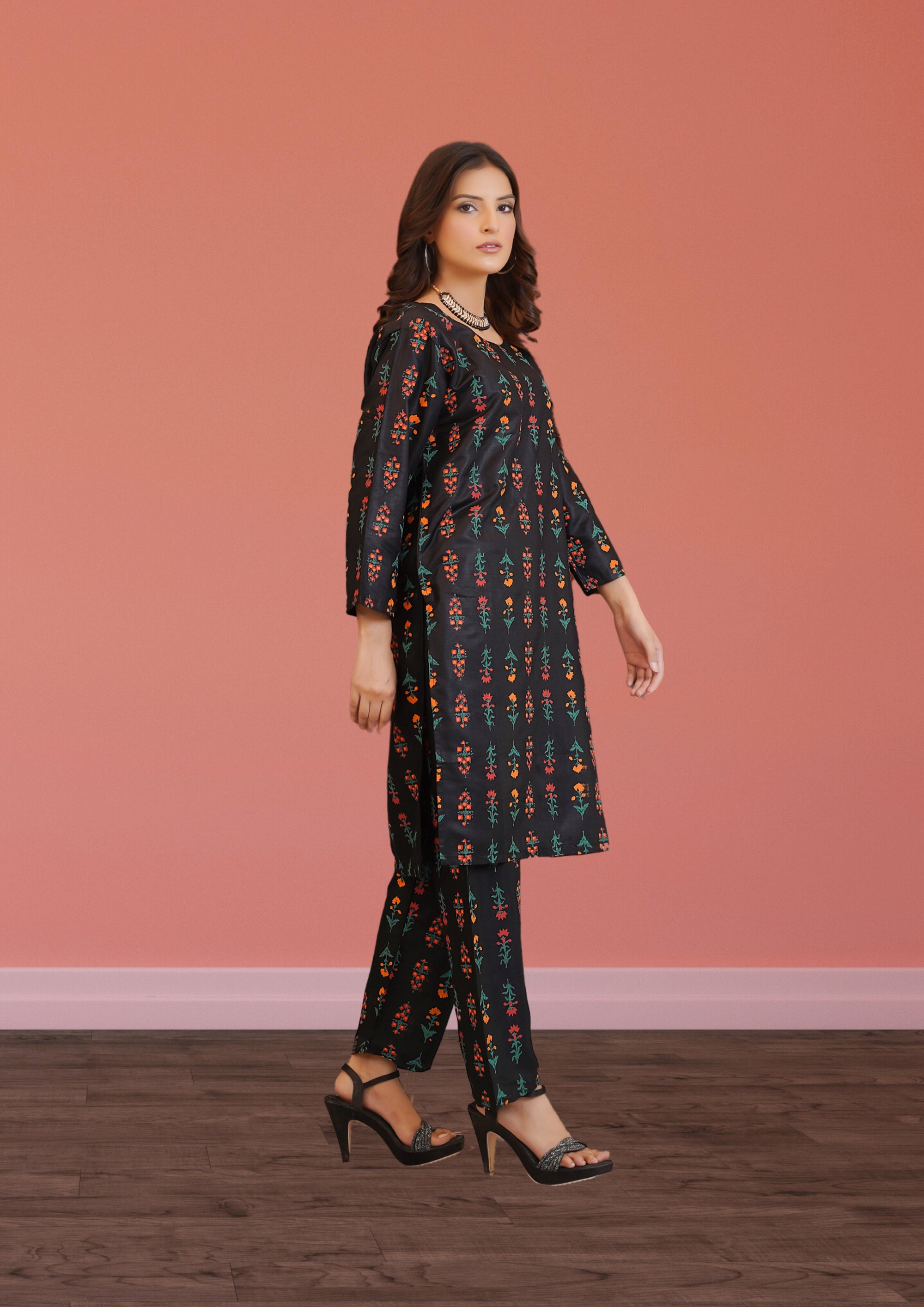 Hamna Kalim small flower black 3d Women 2pcs