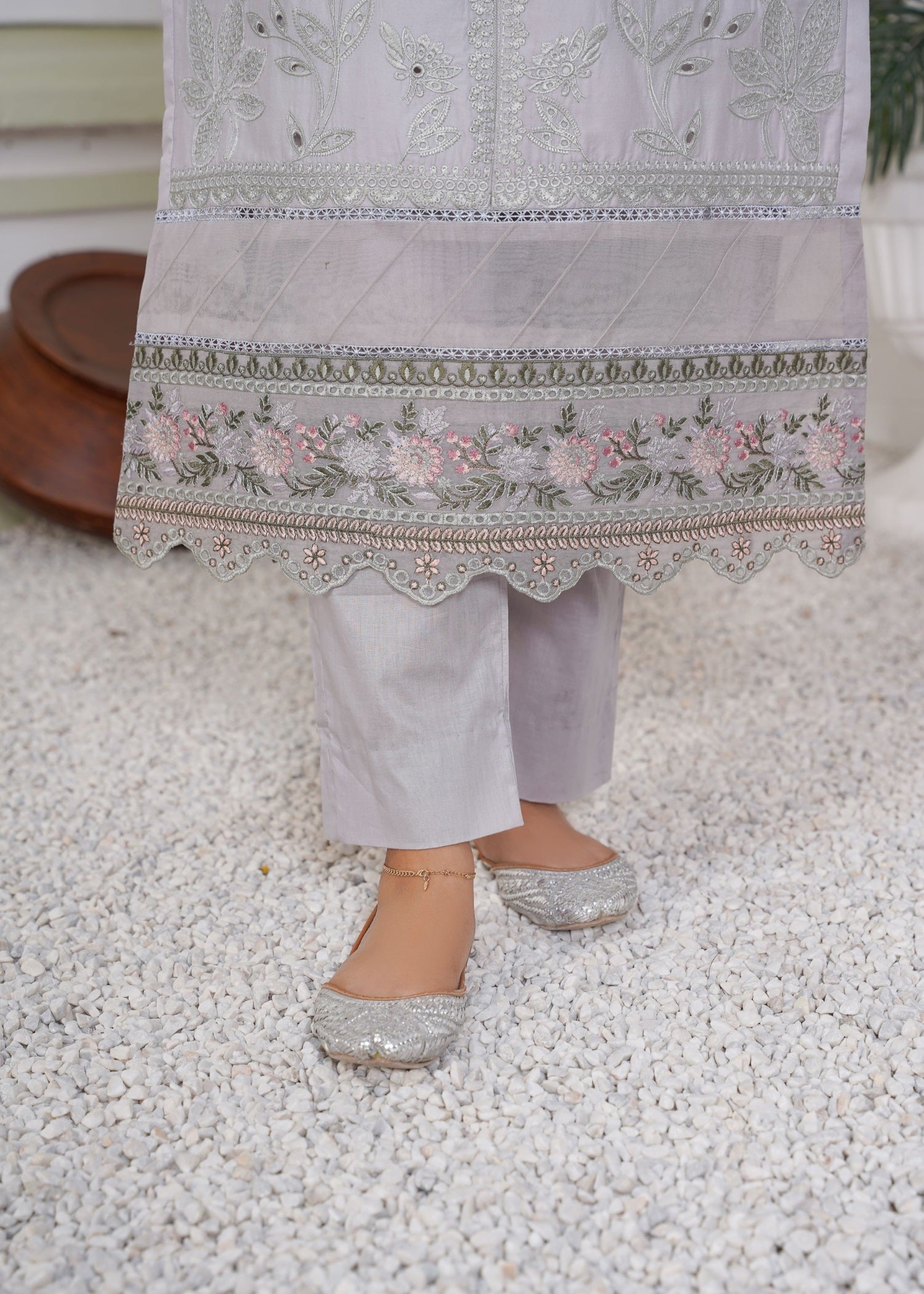 Thread & Weave By Zeplar Ready to Wear Luxury lawn Embroidered – RTWL24205 Women 3pcs