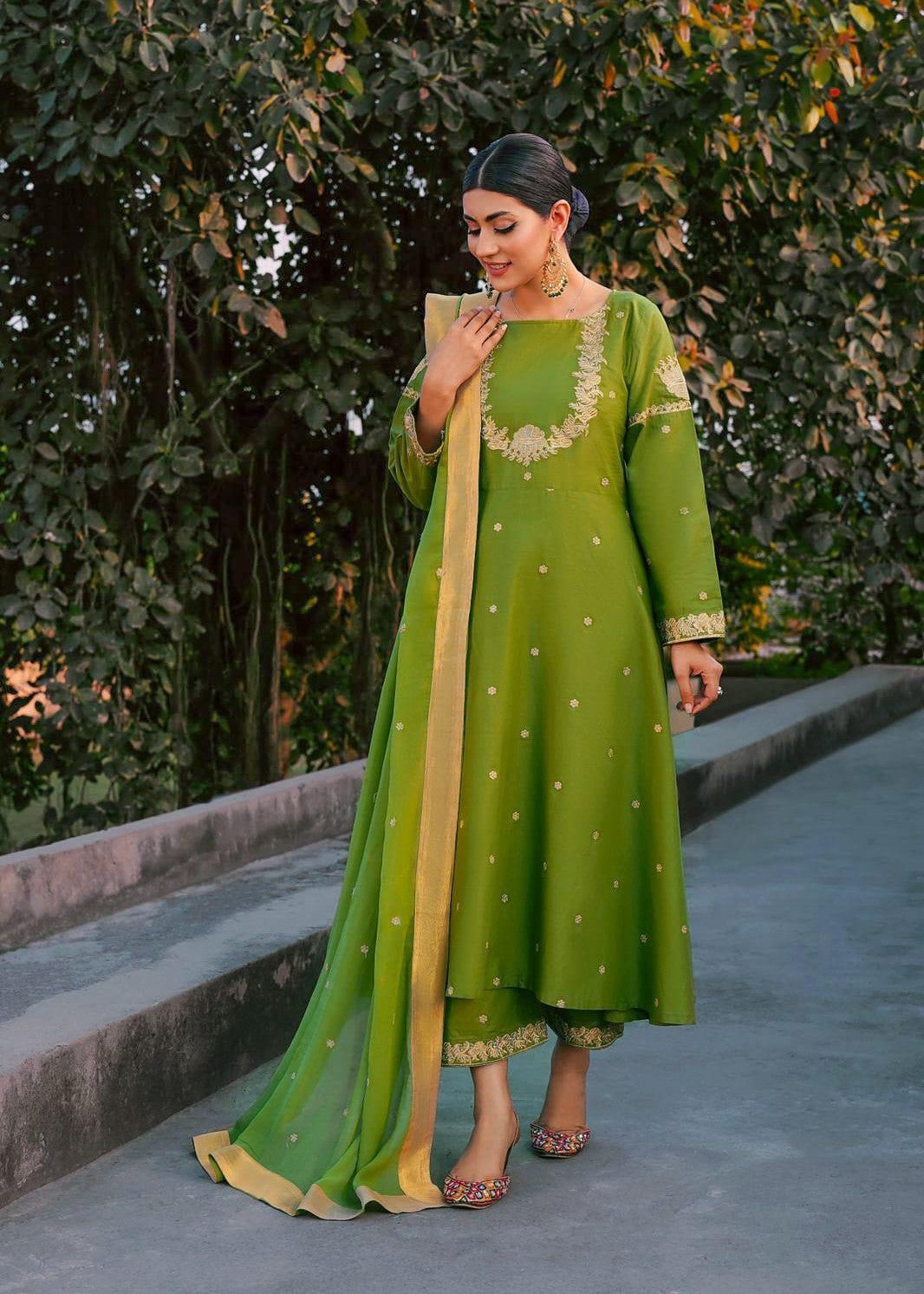 Akhrot Clothing OG Frock Eid Women 3pcs