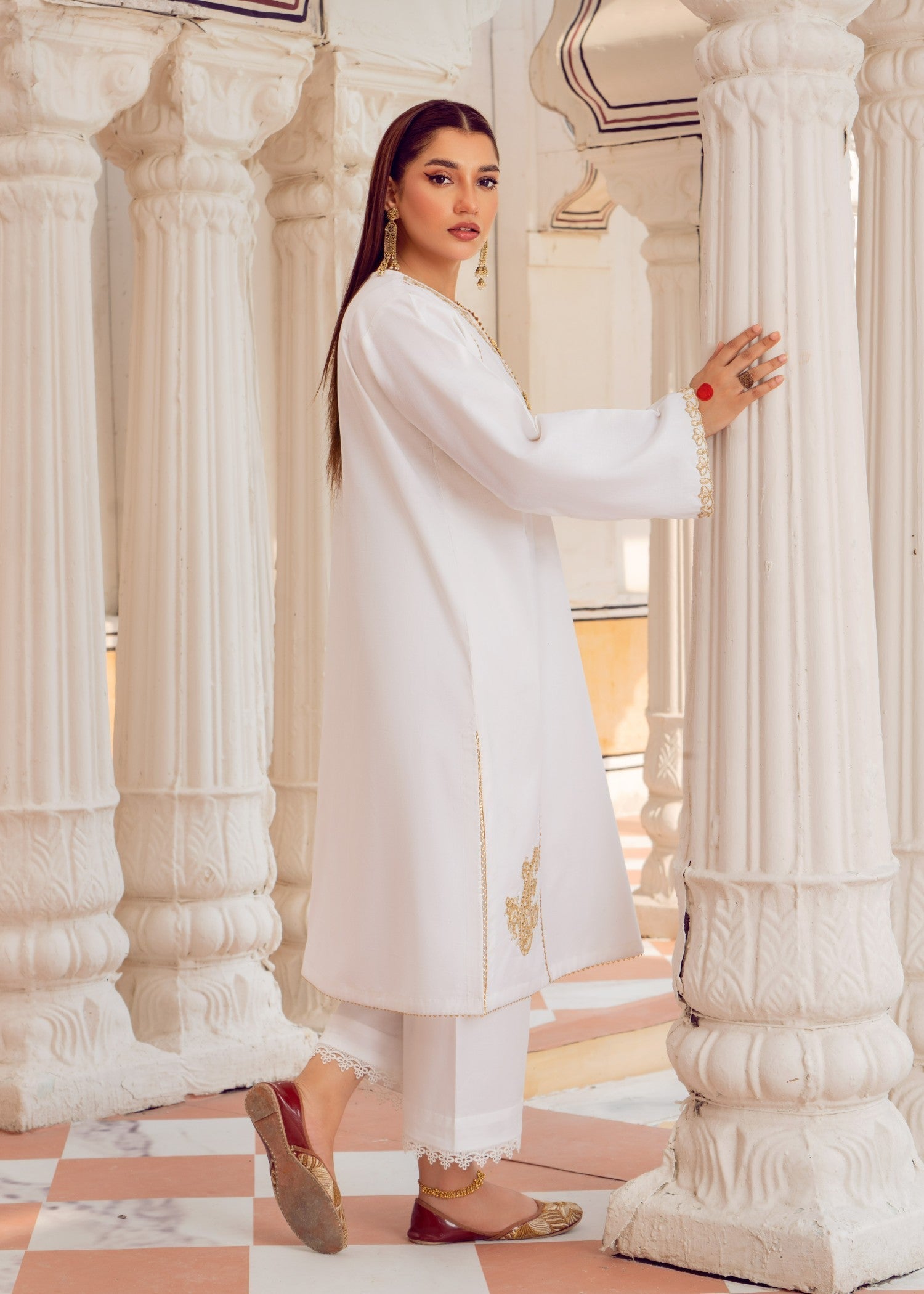 Chandan Nagri alif Women 1pcs