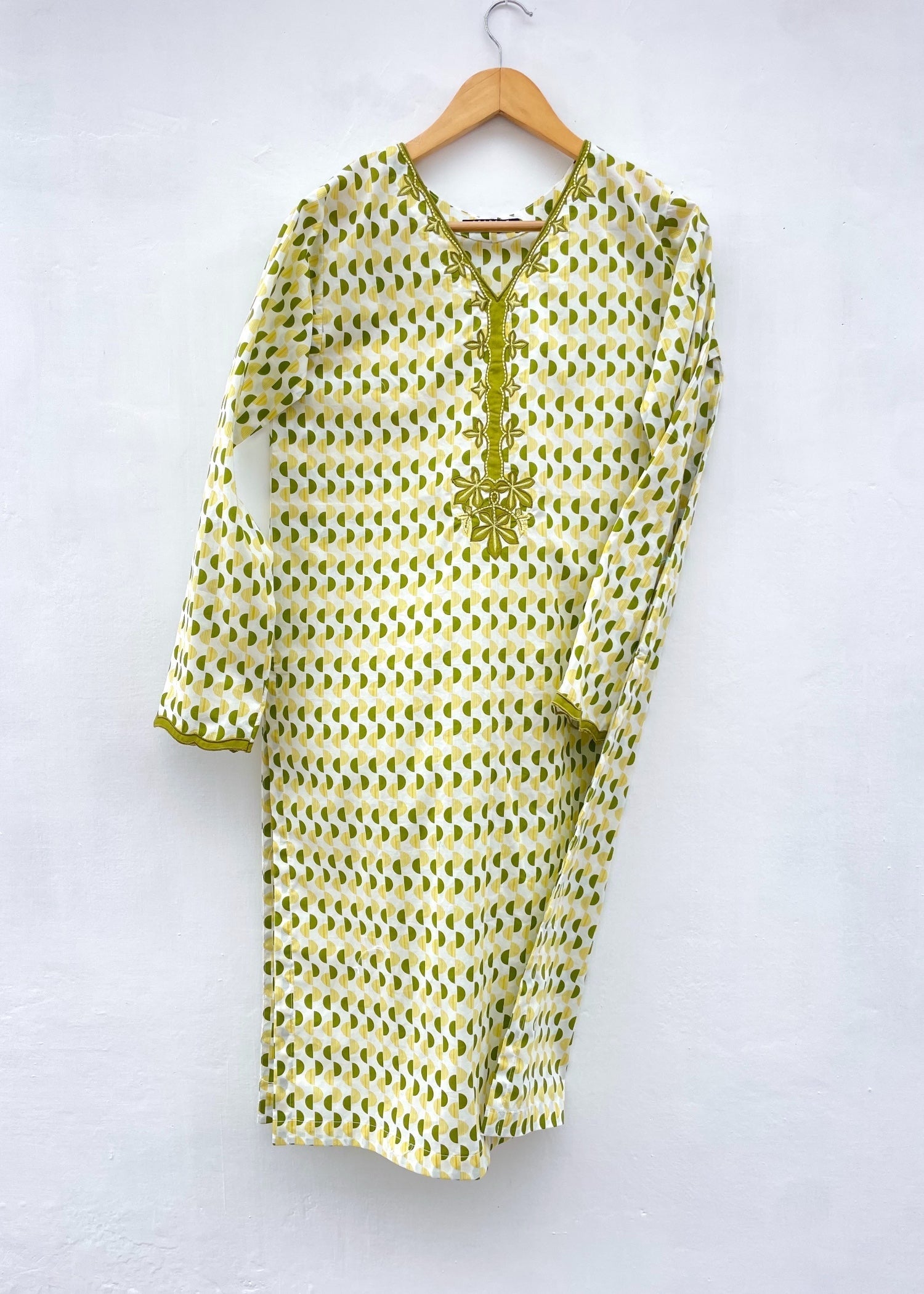 Bespoke Green Applique Kurta Women 1pcs