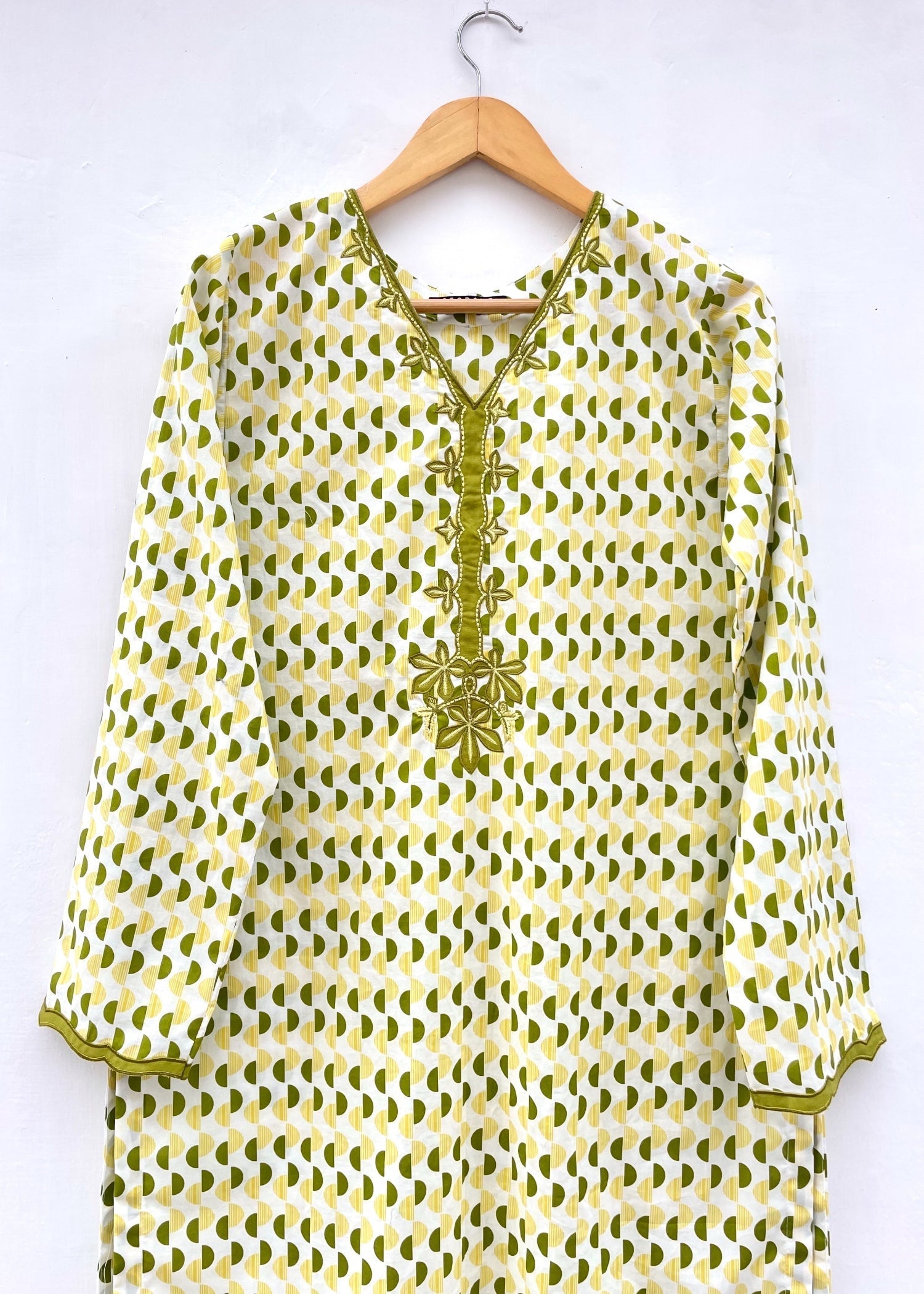 Bespoke Green Applique Kurta Women 1pcs