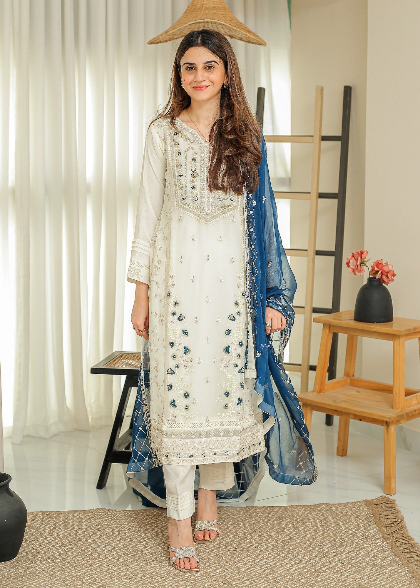 Rangeen Aleesa Embroidered Chiffon Suit Women 3pcs