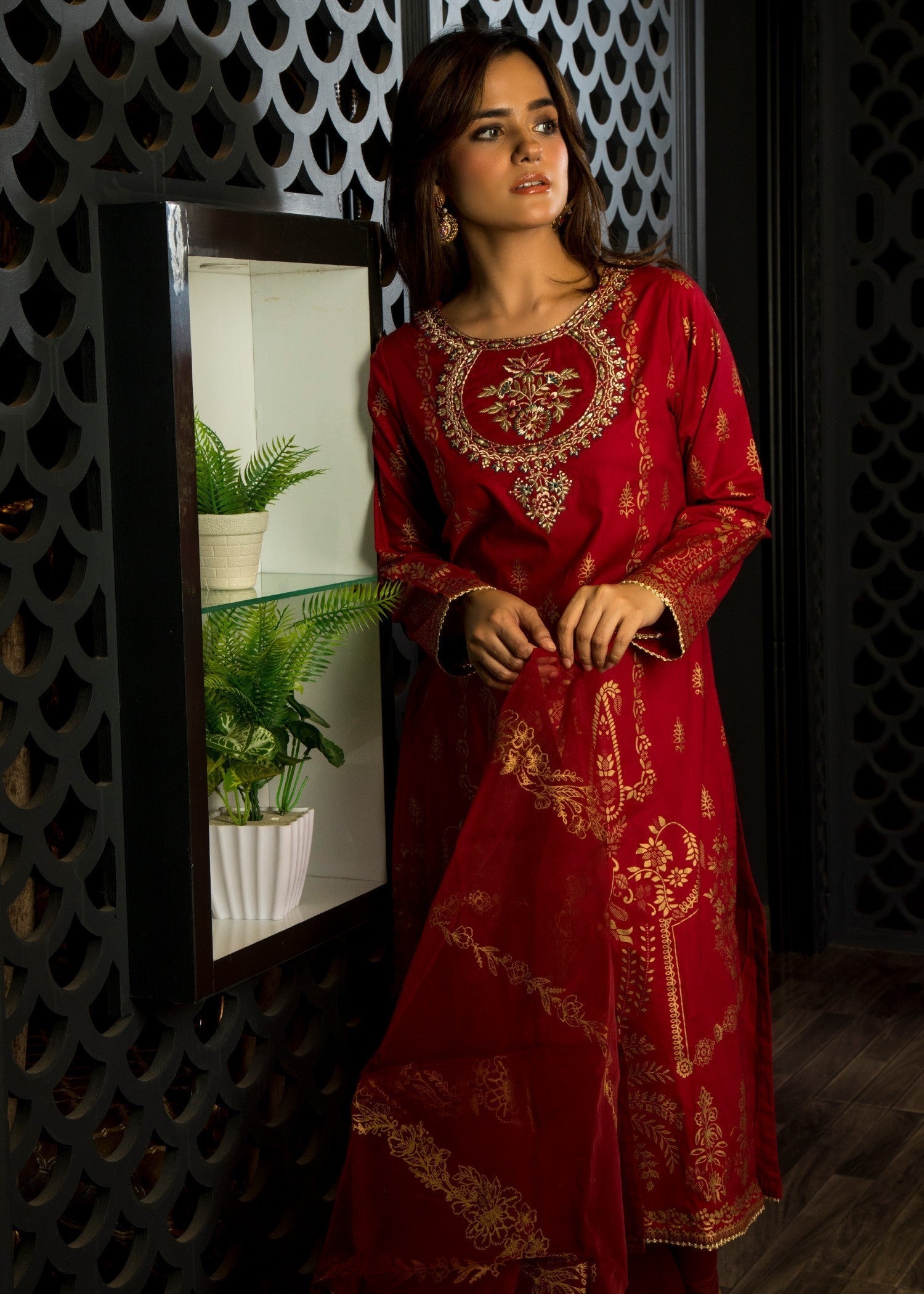 Madame Embroidered Lawn Suit 2713 Women 3pcs