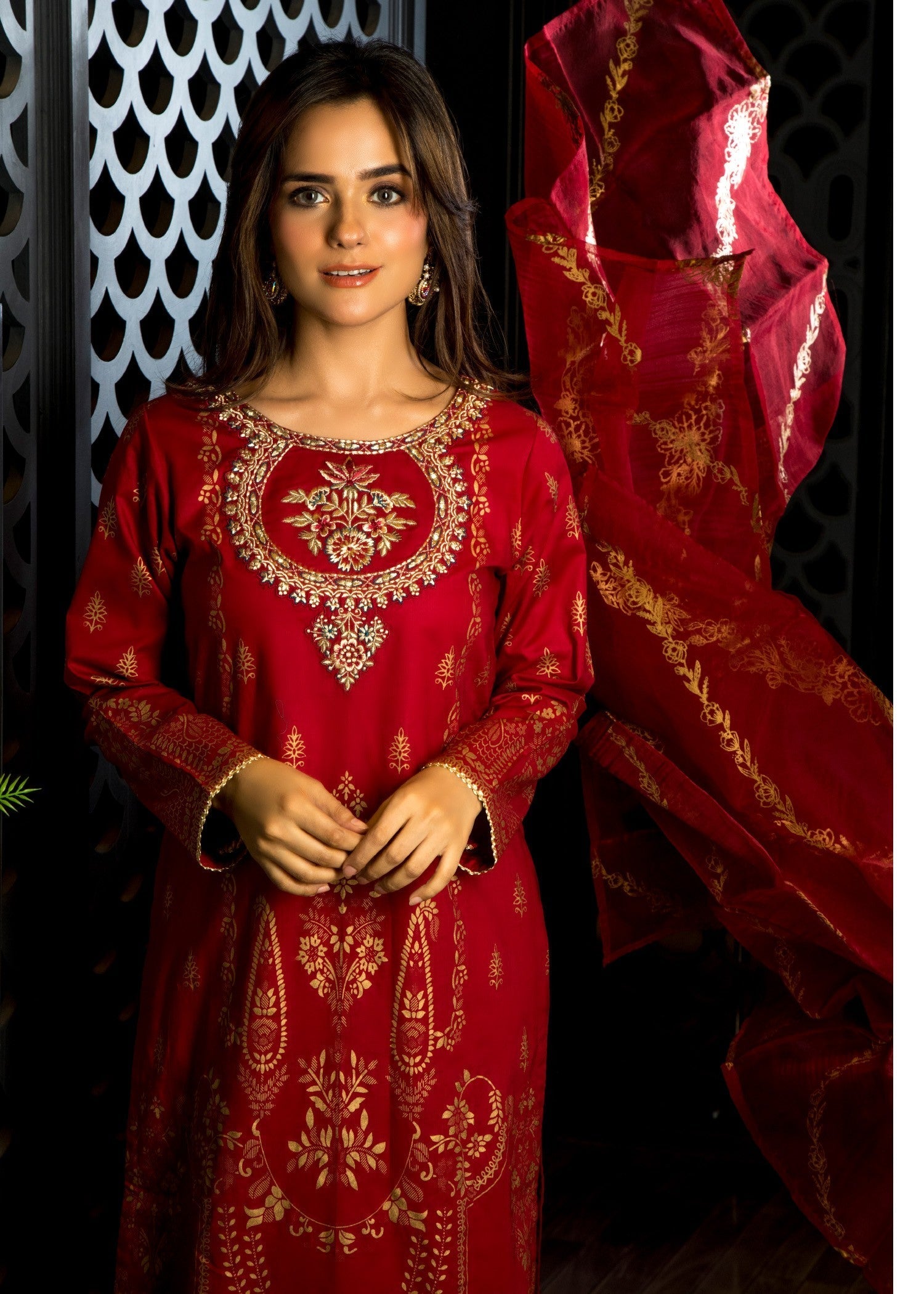 Madame Embroidered Lawn Suit 2713 Women 3pcs