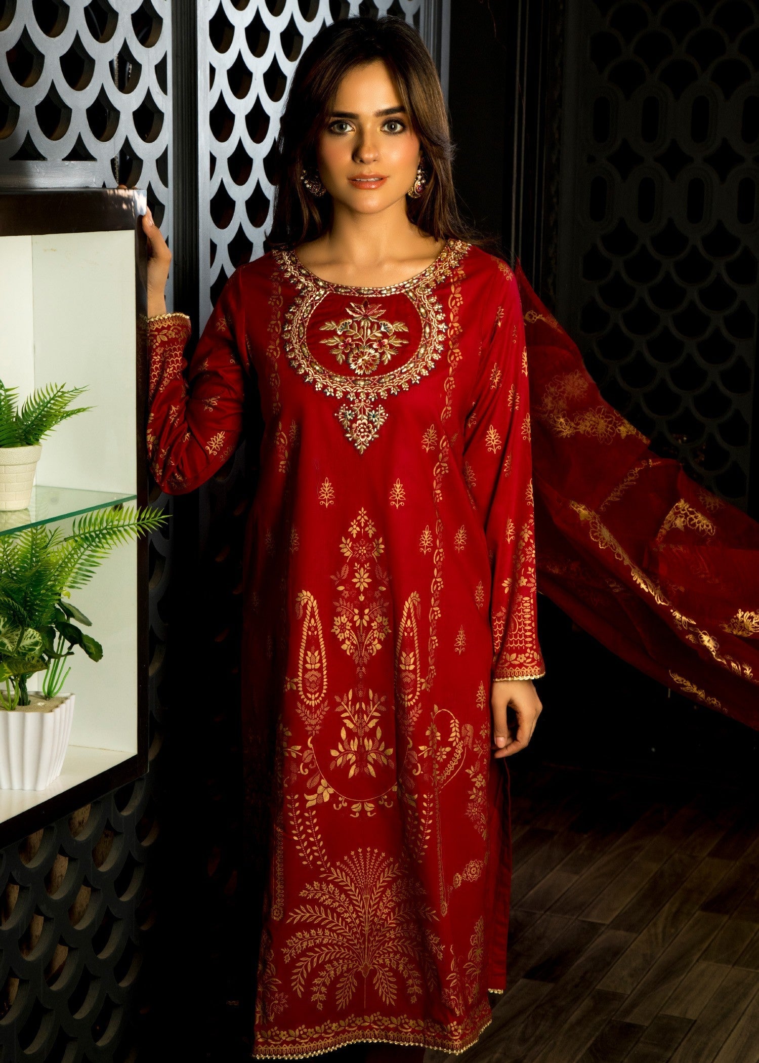 Madame Embroidered Lawn Suit 2713 Women 3pcs