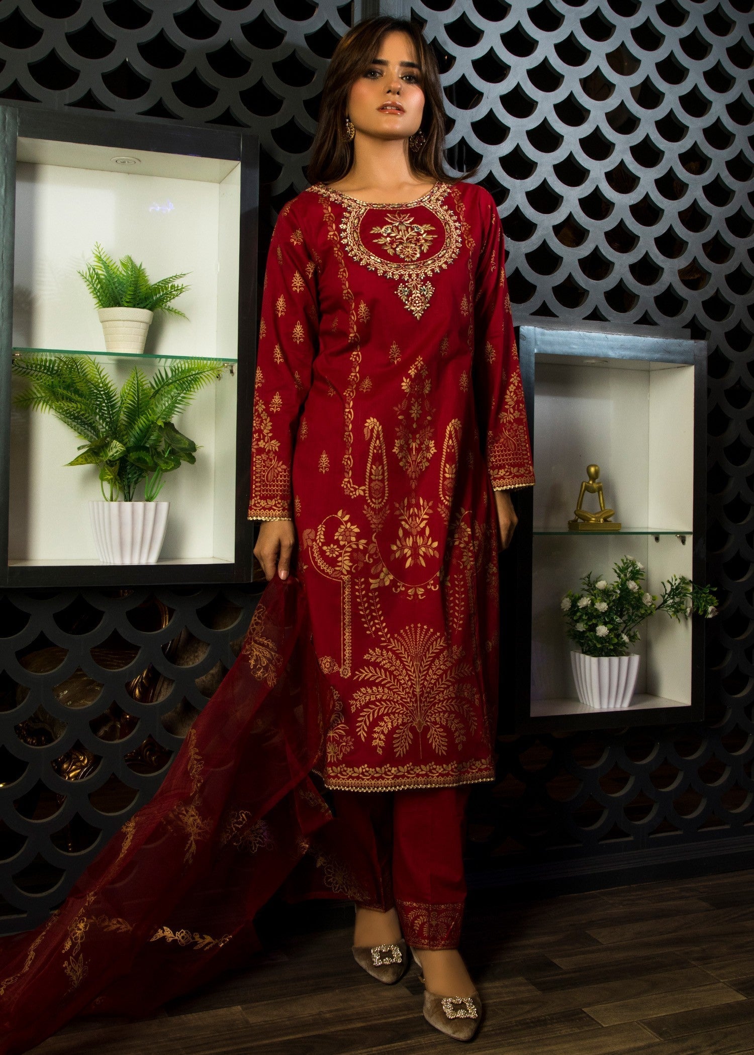 Madame Embroidered Lawn Suit 2713 Women 3pcs