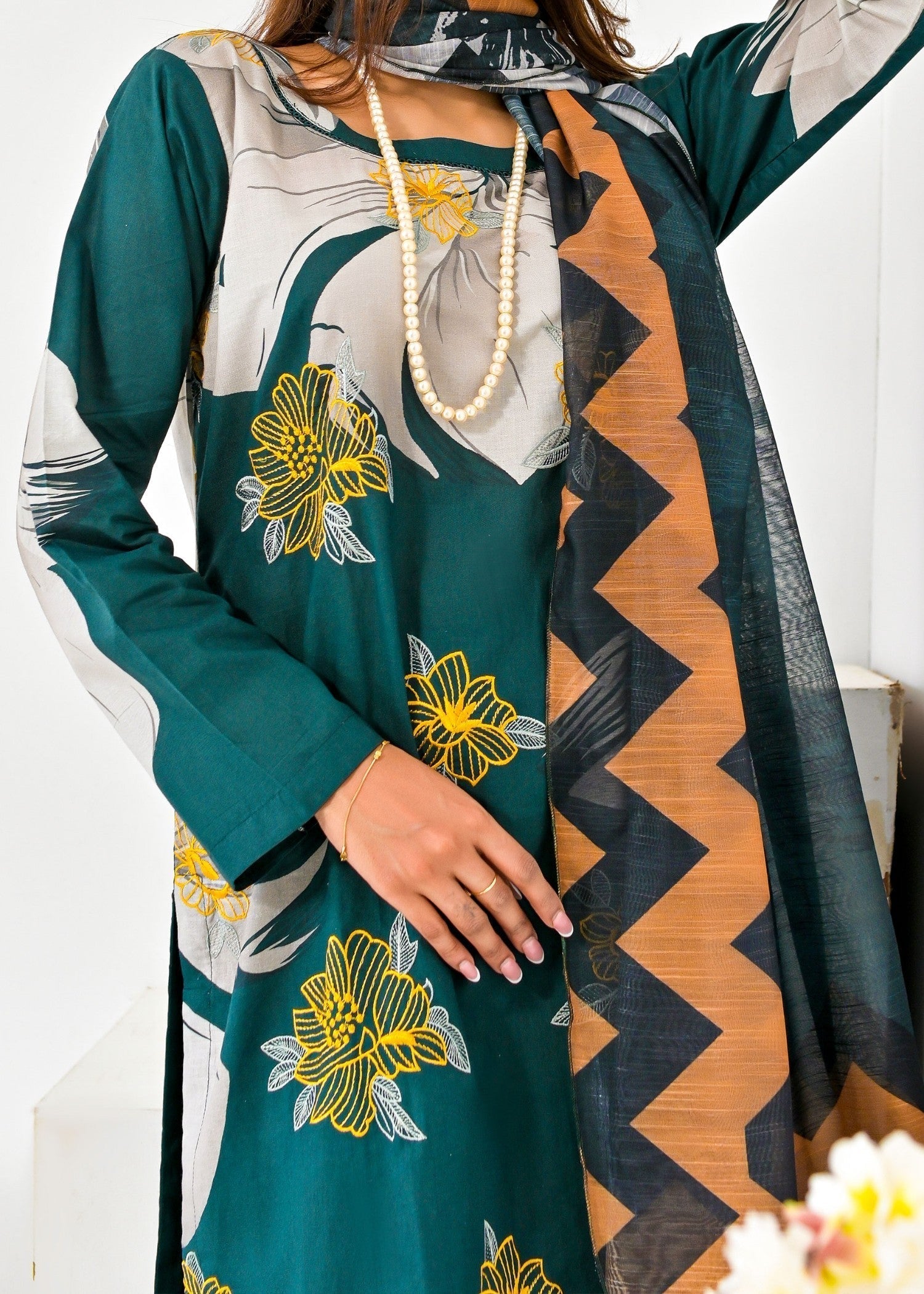 Pret Diaries Green Embroidered Women 3pcs