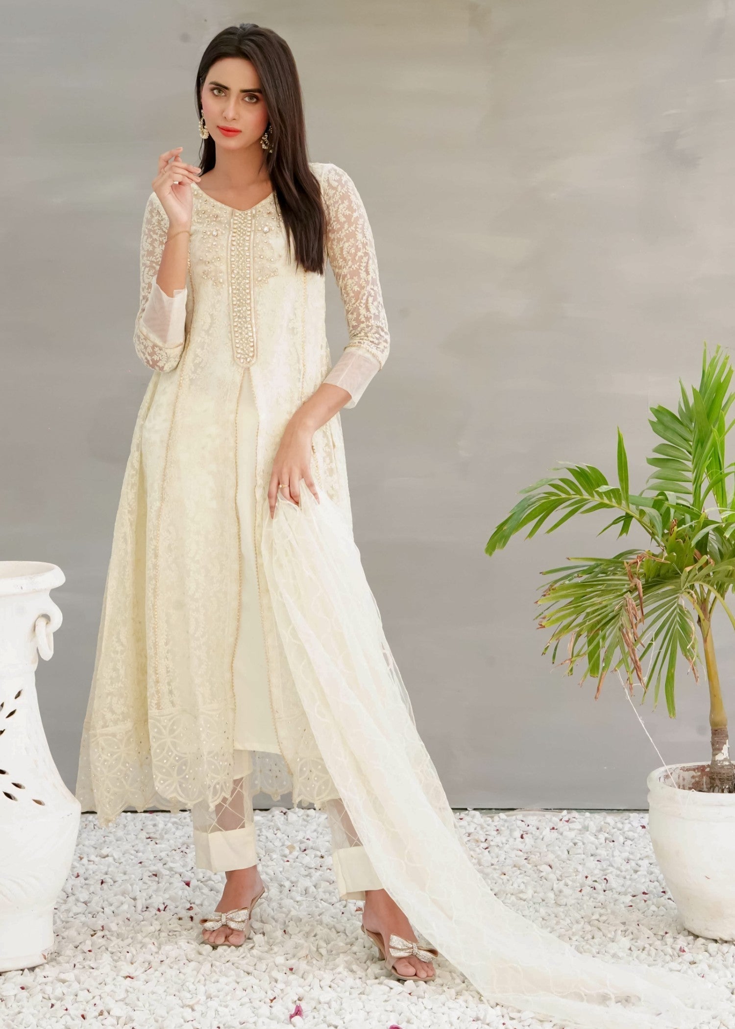 Mona Embroidery Delicate Drapes Offwhite Women 3pcs