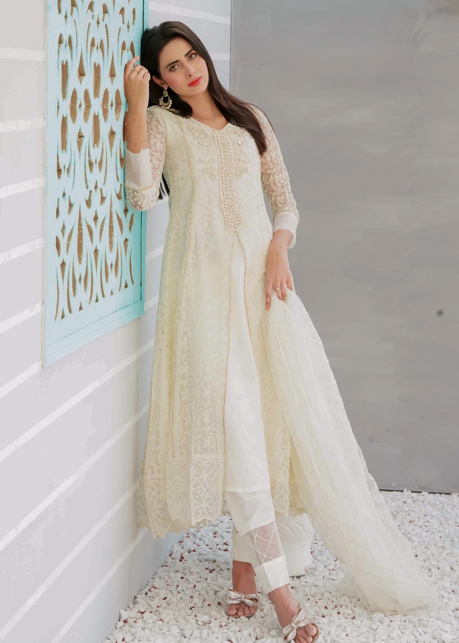 Mona Embroidery Delicate Drapes Offwhite Women 3pcs