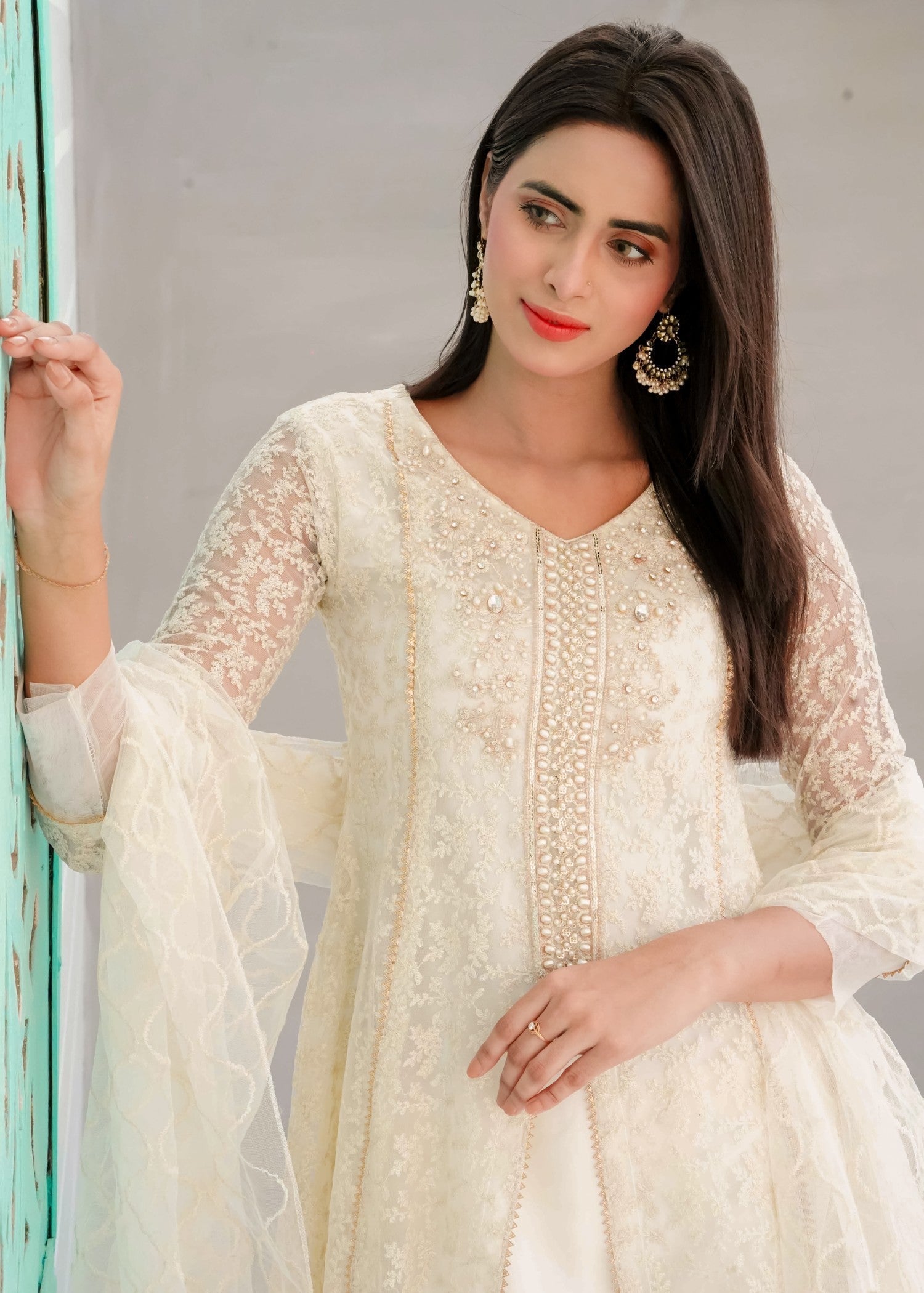 Mona Embroidery Delicate Drapes Offwhite Women 3pcs