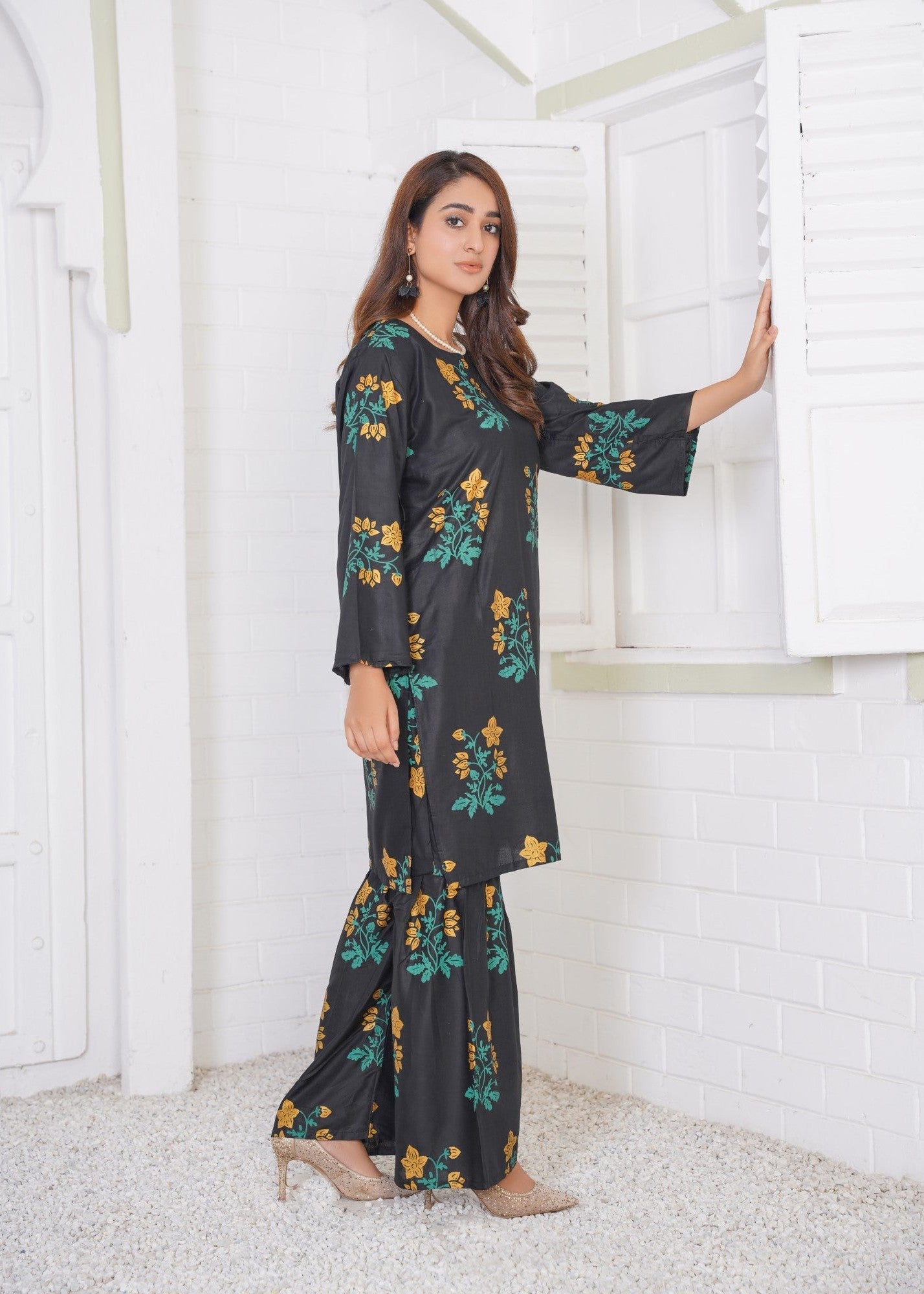 Gulposh Ghulab Gharara ( Stitched ) Black Women 2pcs