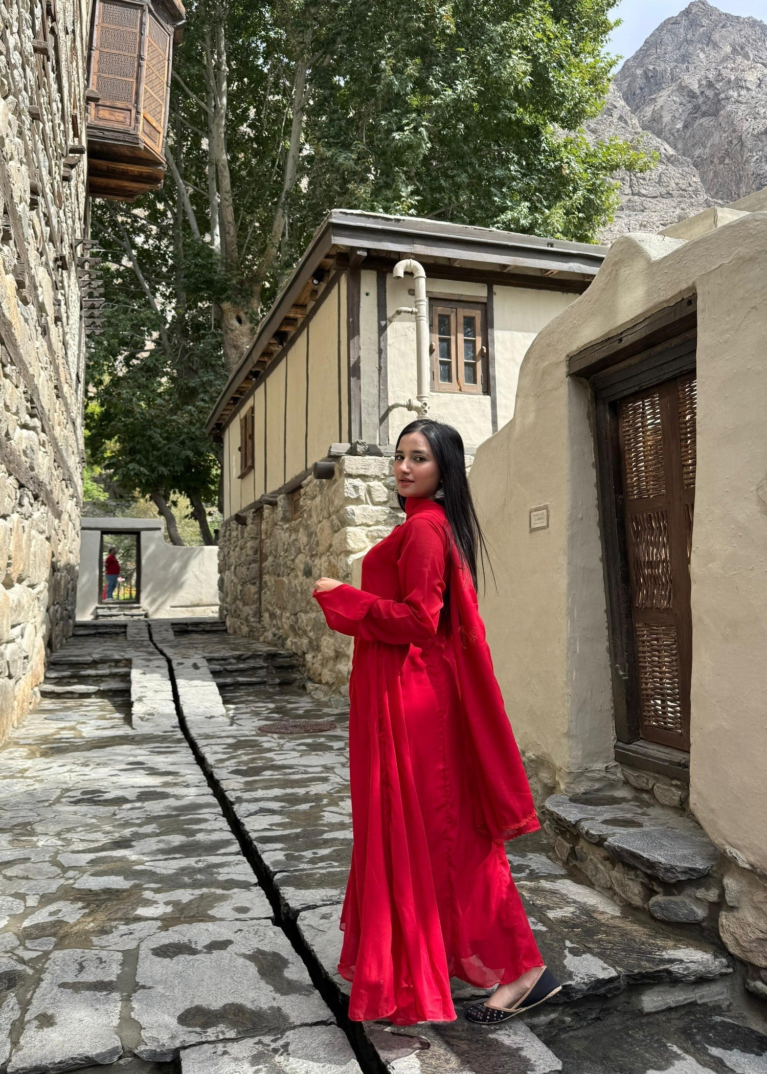 Nazmina Scarlet Women 2pcs