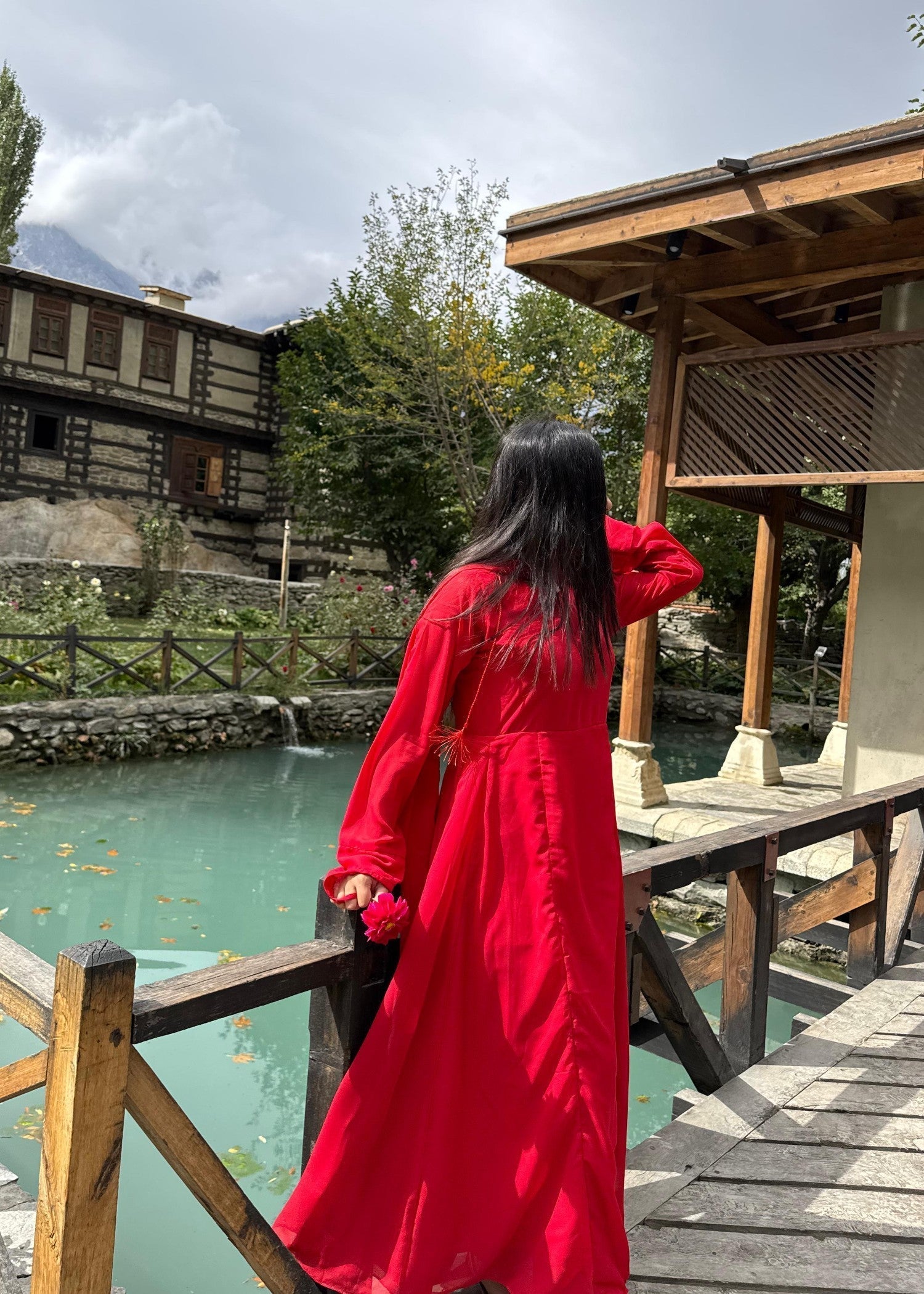 Nazmina Scarlet Women 2pcs