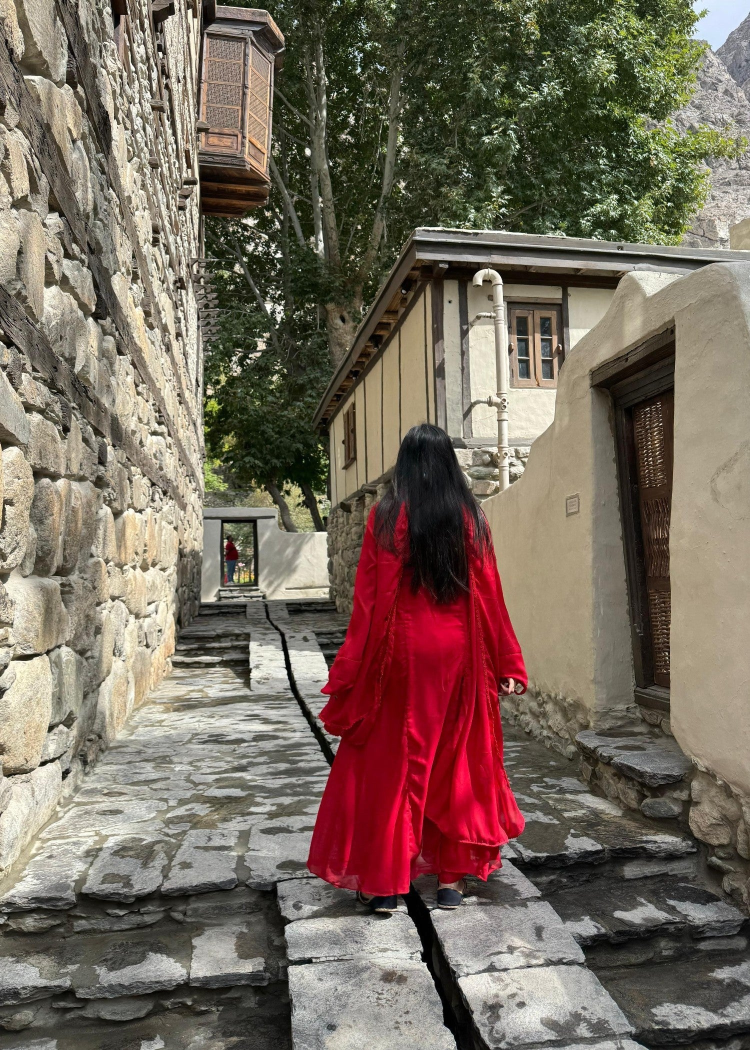 Nazmina Scarlet Women 2pcs