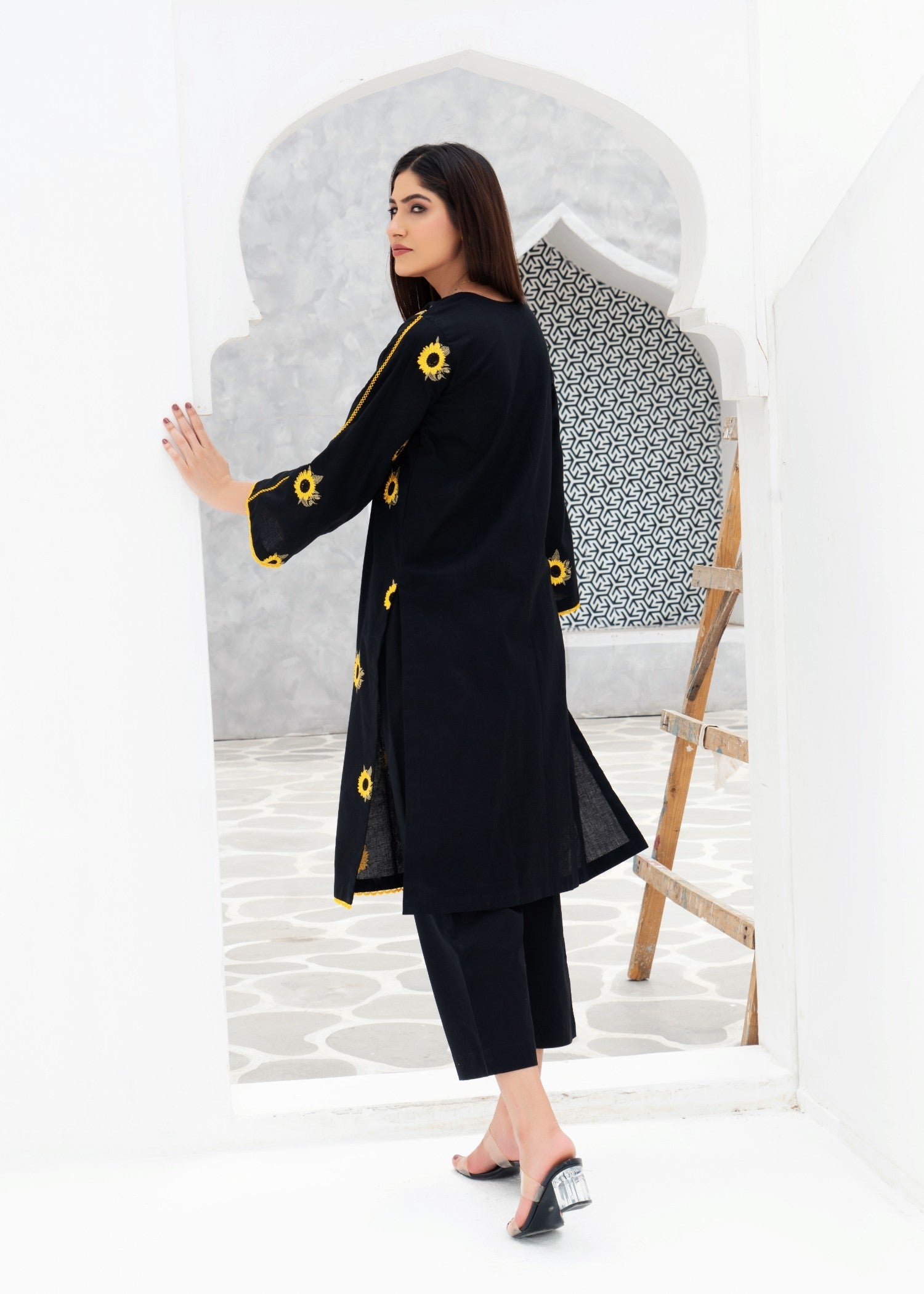 Kalamkari Sunflower Embroidered Lawn Kurta Set Women 2pcs