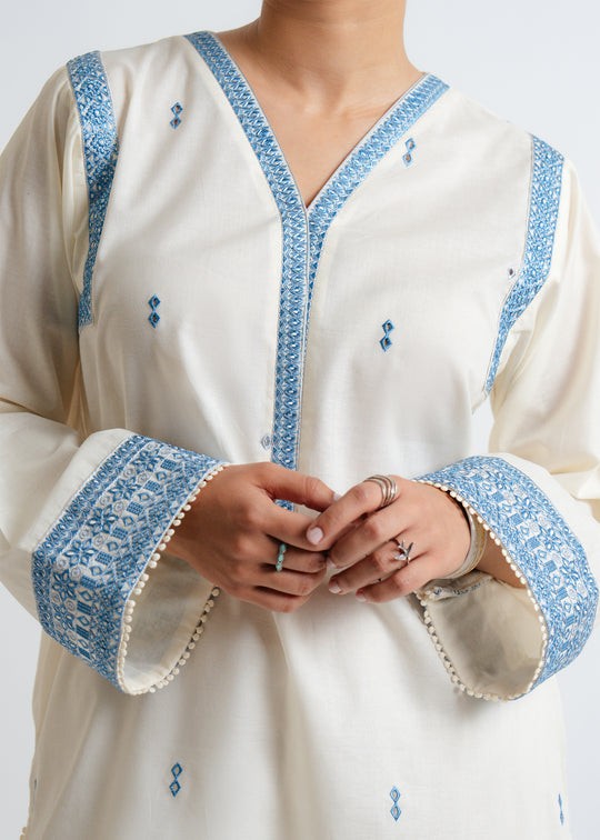 The Turkish Wear Grace Off White Embroidered Kurta Set Women 2pcs