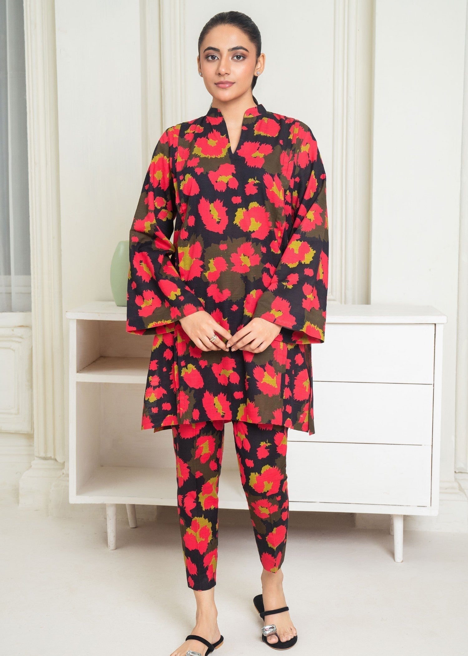 Kiara Thistlea Khaddar Women 2pcs